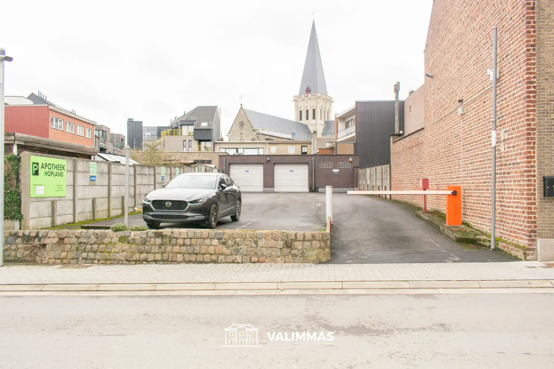 Centrum Asse: een (project)grond in woongebied...  foto {{pictureIndex}}