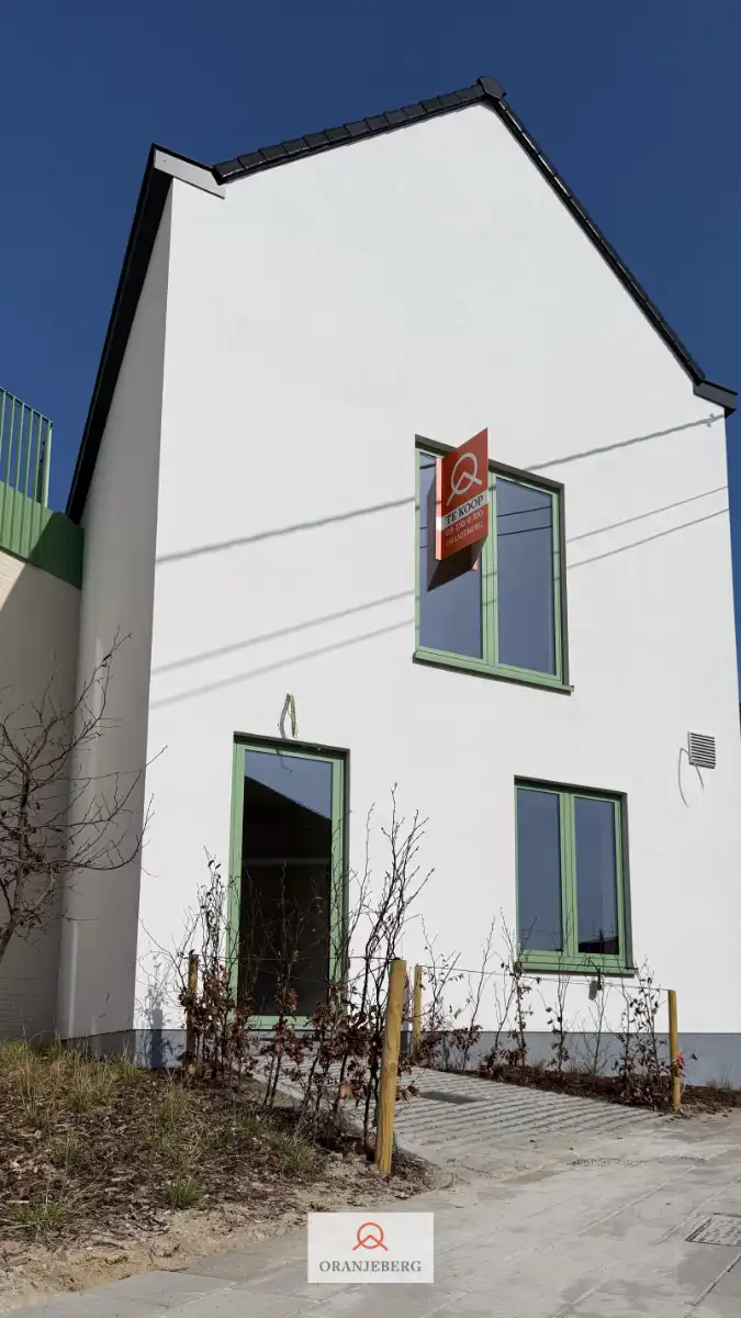 Ruime woning met 4 slpk's en tuin foto 32