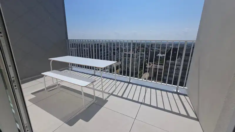 Volledig gerenoveerde penthouse met twee dakterrassen en zeezicht! foto 4