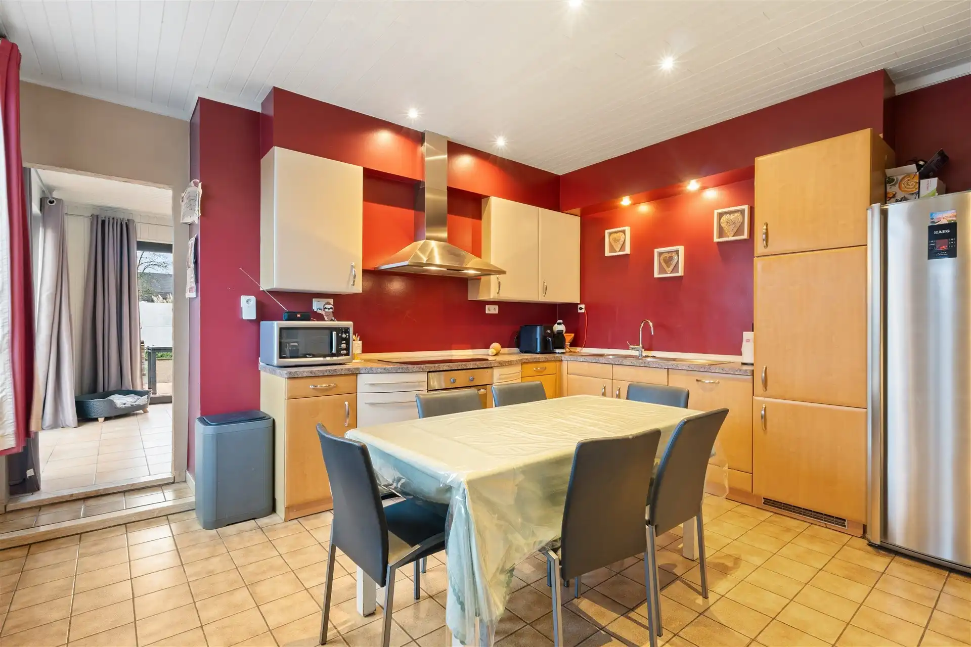 Zeer ruime halfopen bebouwing met 4 slaapkamers, oprit en garage, vlakbij centrum te Zele. foto 9