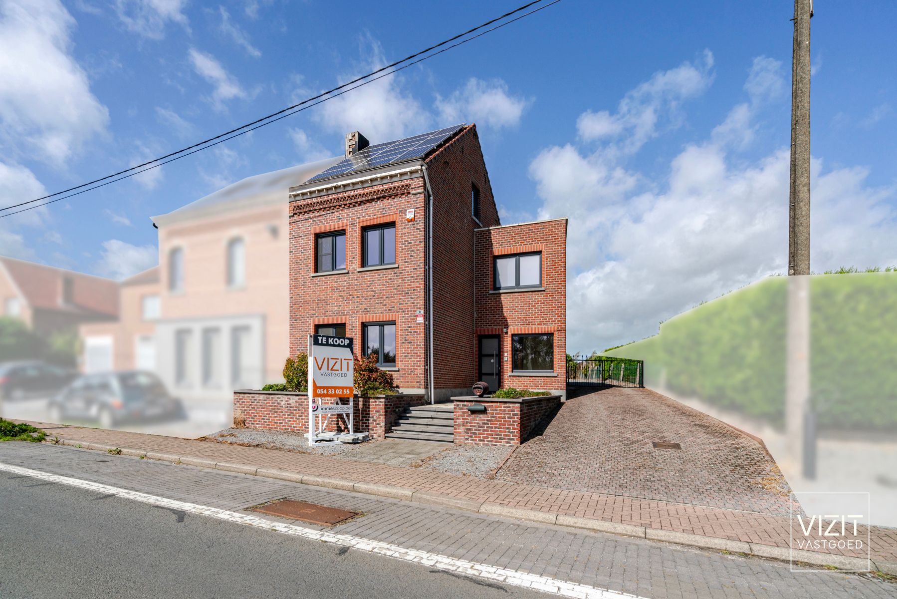 Hoofdfoto van de publicatie: Zeer ruime halfopen woning aangename tuin
