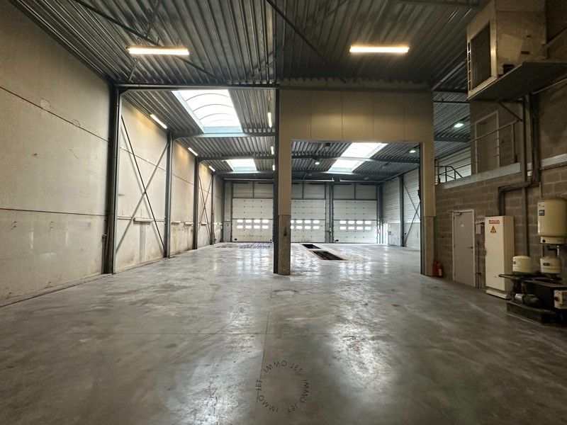 Magazijn van 500m² met bijkomend terrein van 1000m² in het Pareinpark foto 6