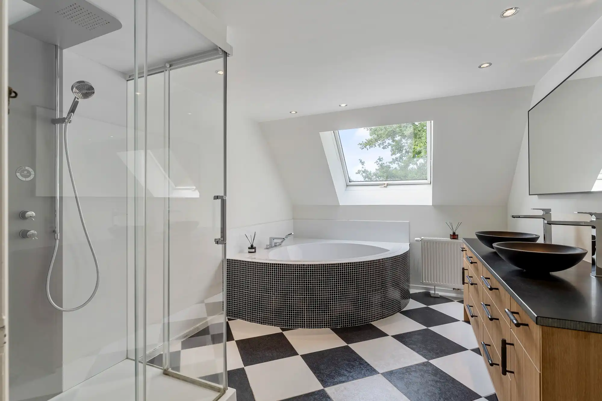 Stijlvolle, volledig gerenoveerde villa in een rustige, groene omgeving te Eksel foto 21