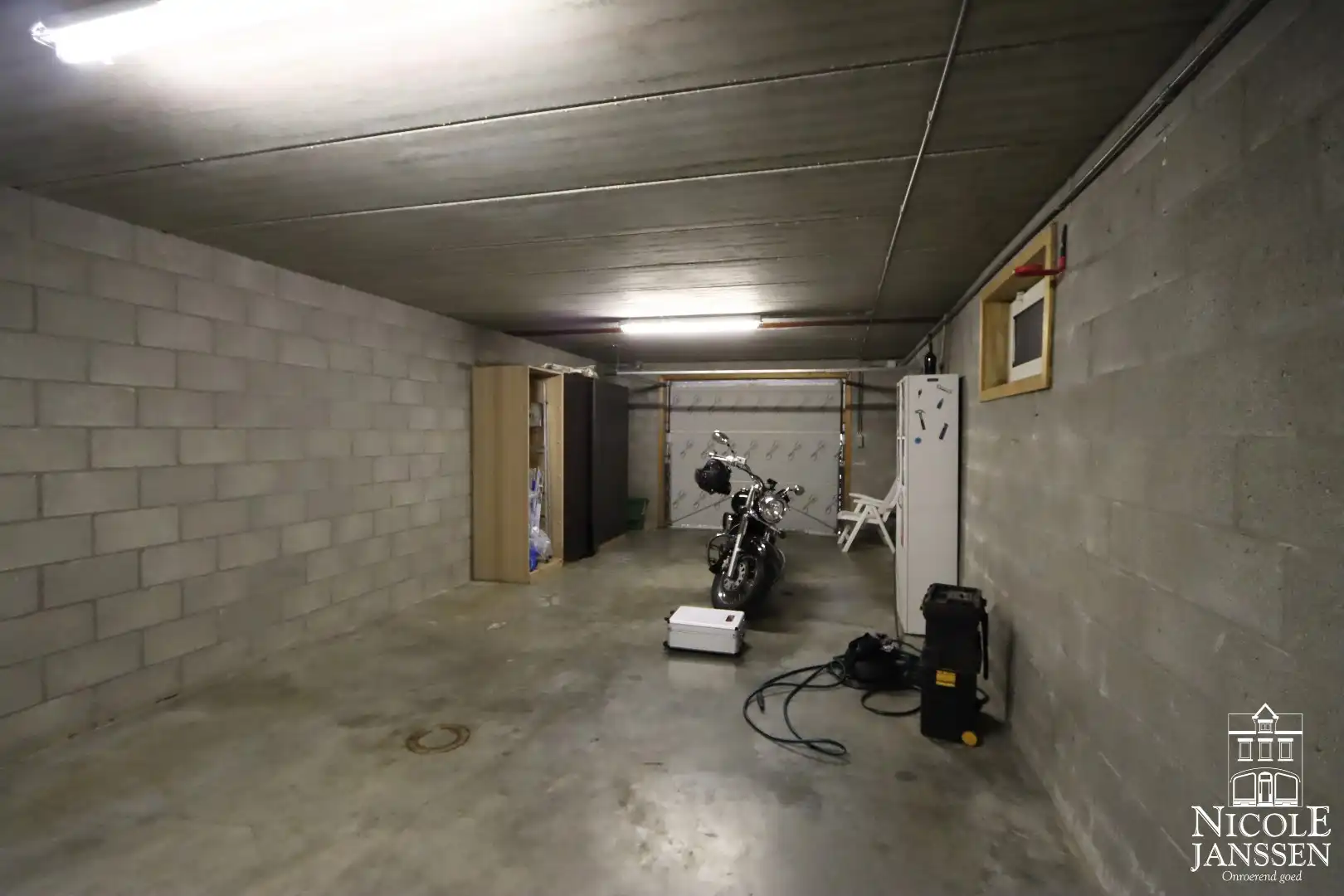 Instapklaar ruim duplex-appartement met 2 slaapkamers en dubbele garage foto 14