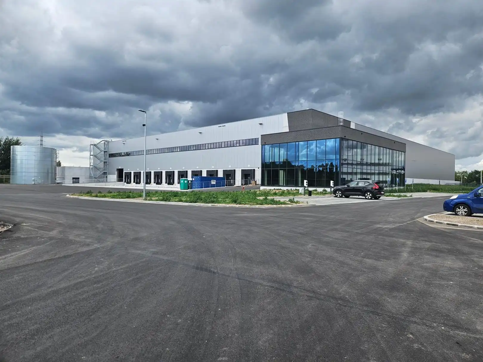 2 nieuwbouw logistieke units met kantoor foto {{pictureIndex}}