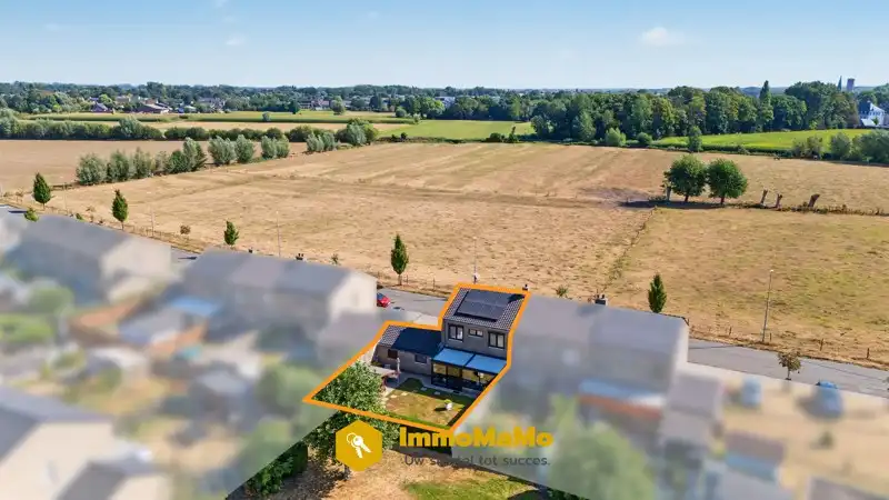 HALFOPEN BEBOUWING MET 4 SLAAPKAMERS EN GARAGE TE KOOP IN WACHTEBEKE foto 2