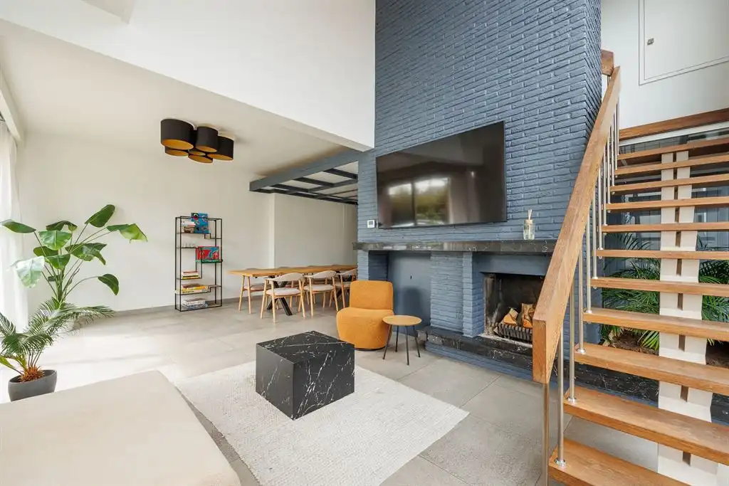 Unieke jaren 80-woning met ruime tuin foto 12