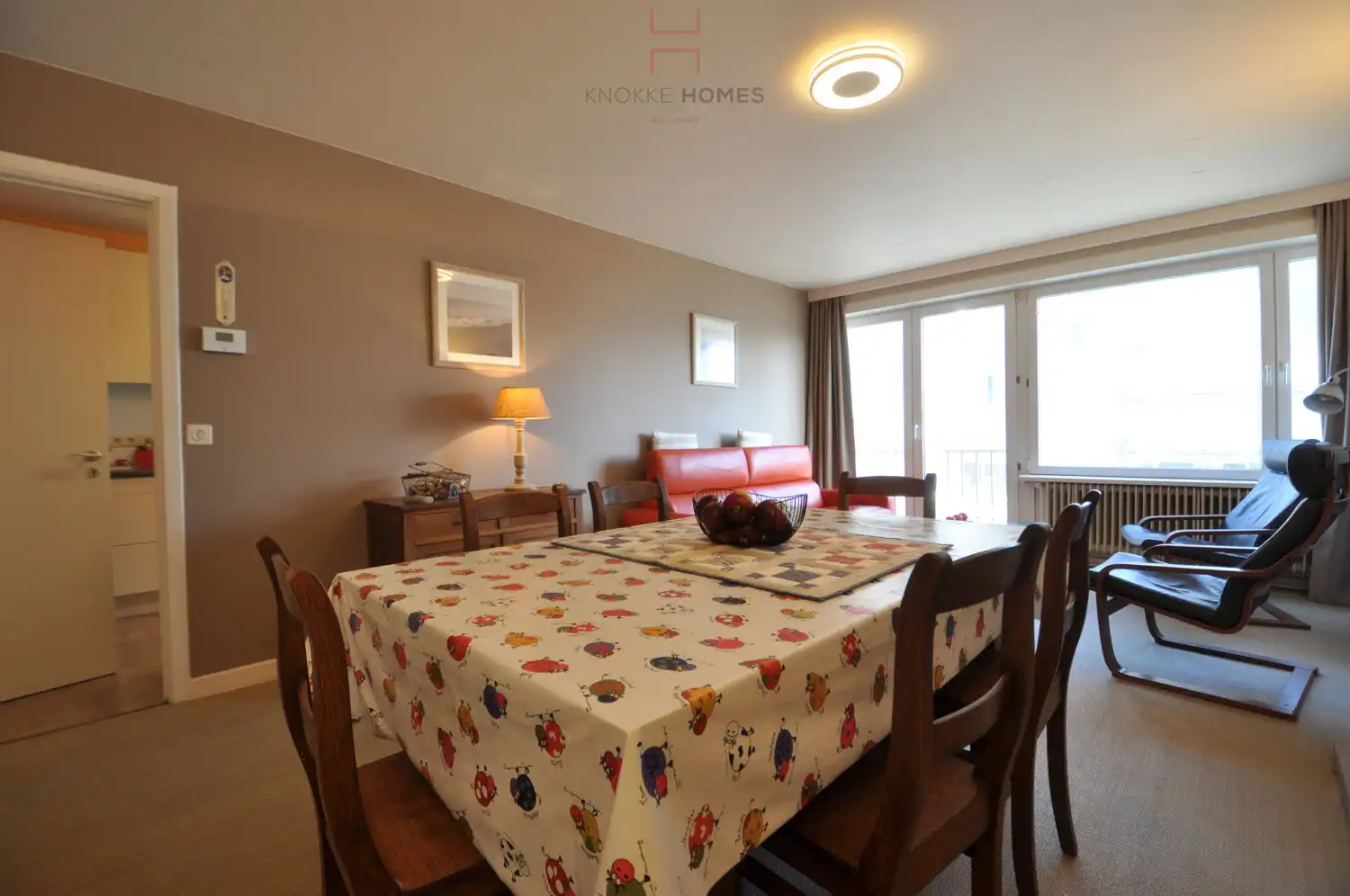 Te renoveren appartement met zijdelings zicht op zee aan het Albertstrand foto 5