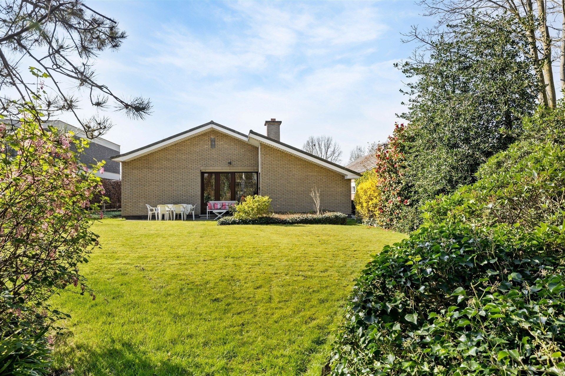 Uitstekend gelegen gezinswoning (type bungalow) met 4 slaapkamers, garage en een aangename tuin (1.067m²) foto 24