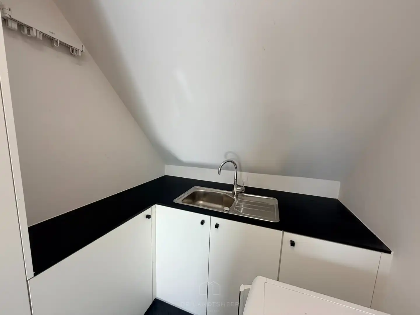 Stijlvol dakappartement met 3 slaapkamers, 2 badkamers en uitzonderlijk veel maatwerk foto 13