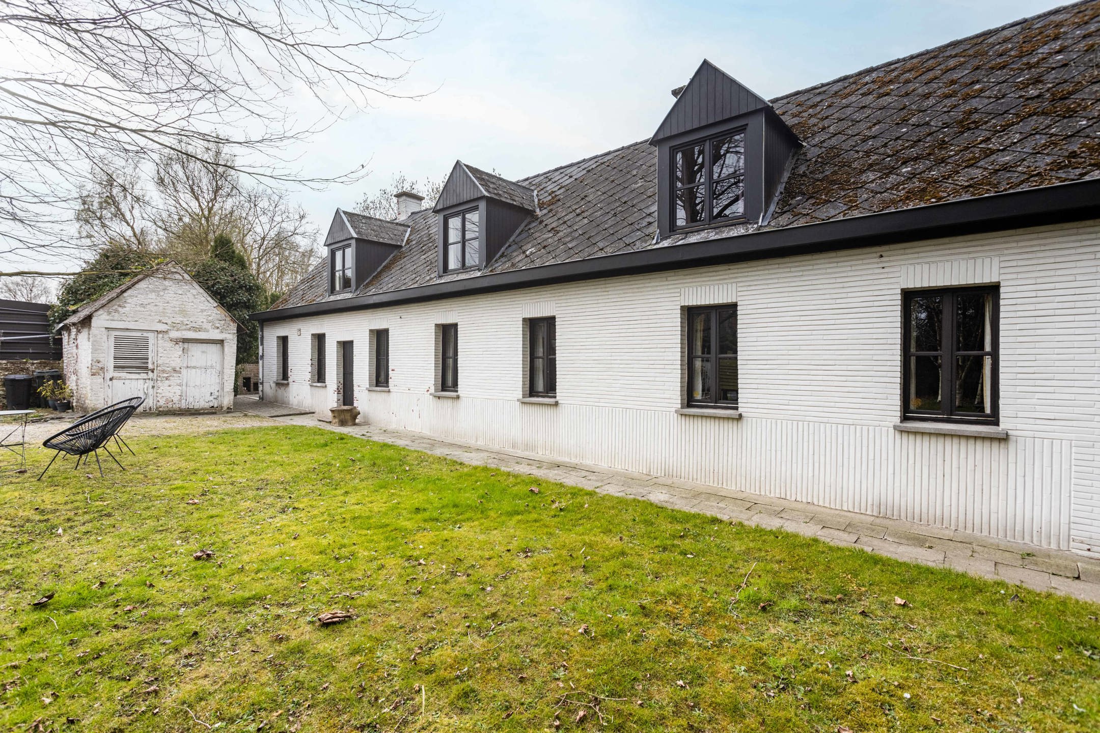 Charmante deels te renoveren alleenstaande woning  foto 2
