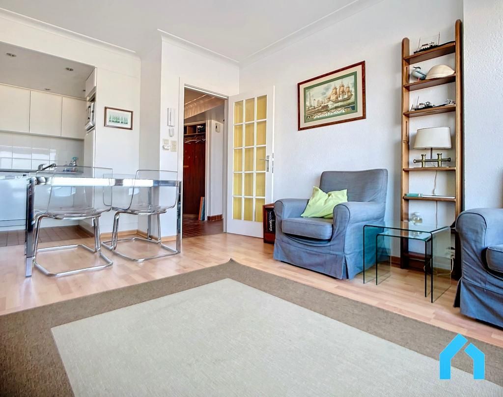 Charmant tweeslaapkamerappartement met frontaal zeezicht! foto 3