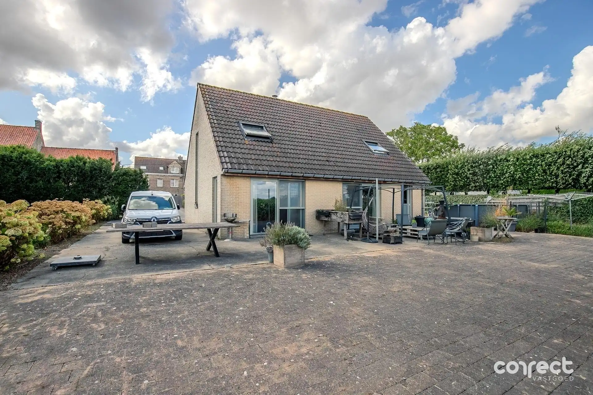 Op een perceel van 1.023 m² bevindt zich deze ruime villa met vier slaapkamers, rustig gelegen in Pervijze.  foto 15