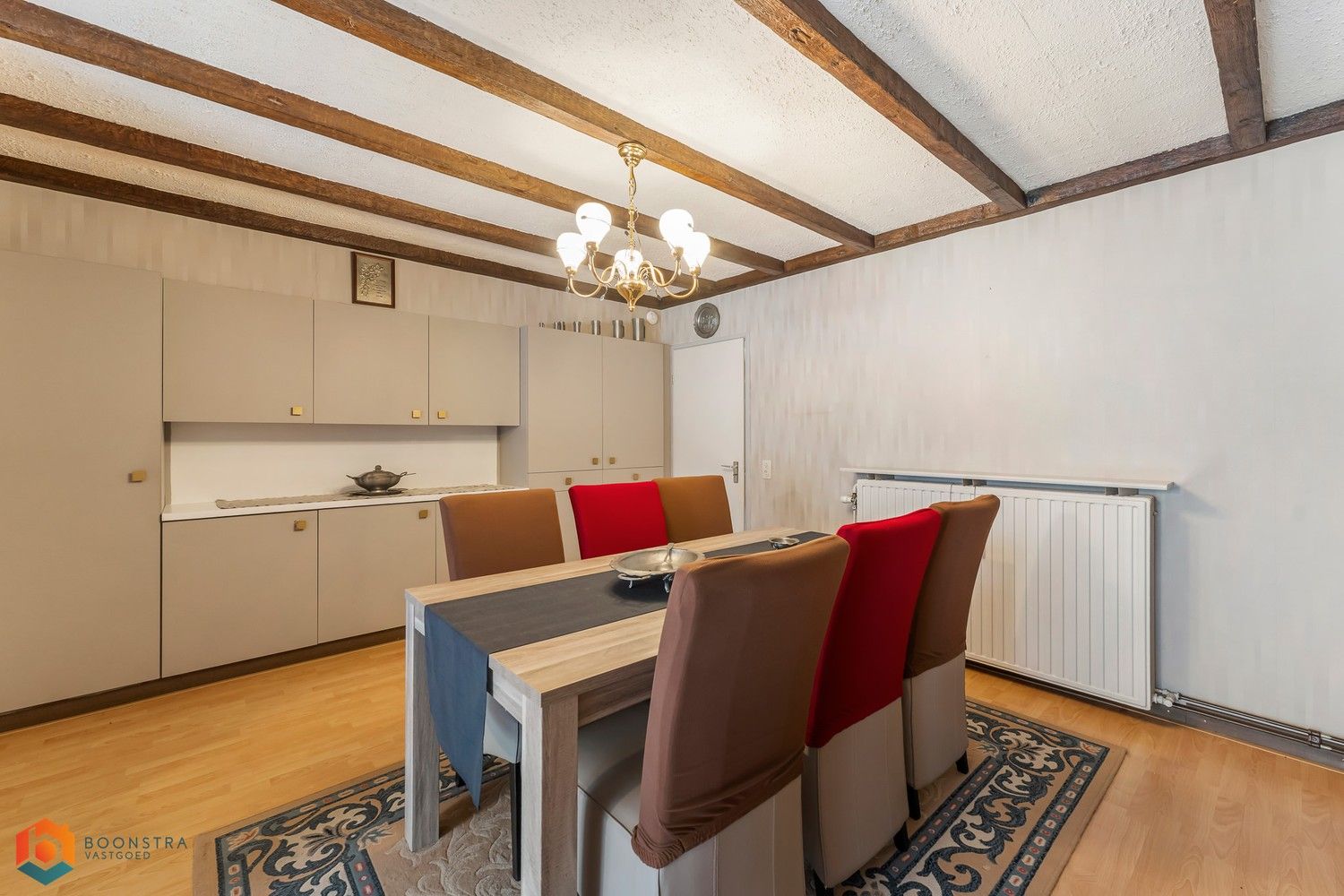 Te renoveren woning met veel mogelijkheden en achteruitgang met dubbele garage foto 5