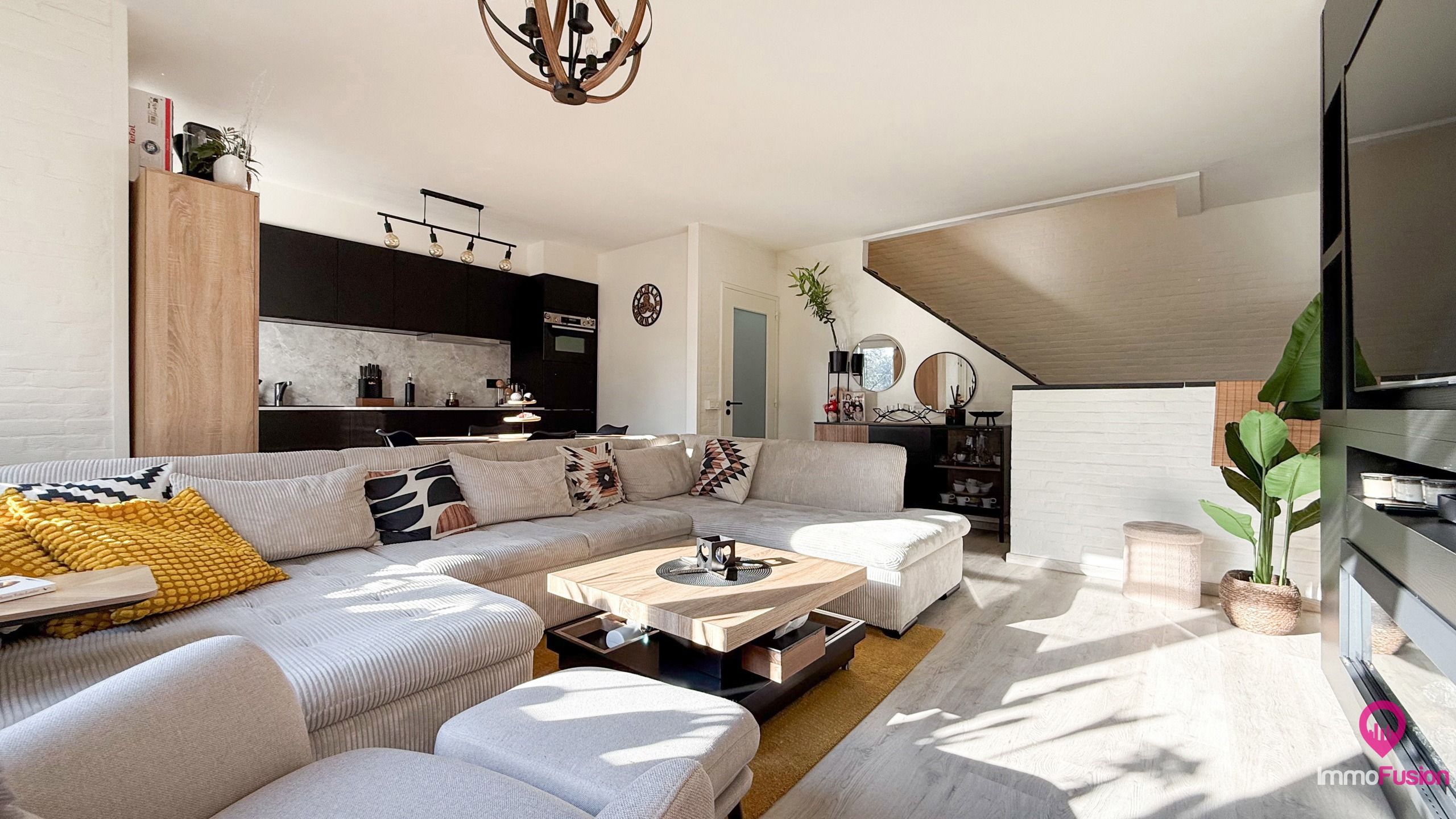 Ruim instapklaar Duplex appartement met 2slpks en goede EPC! foto {{pictureIndex}}
