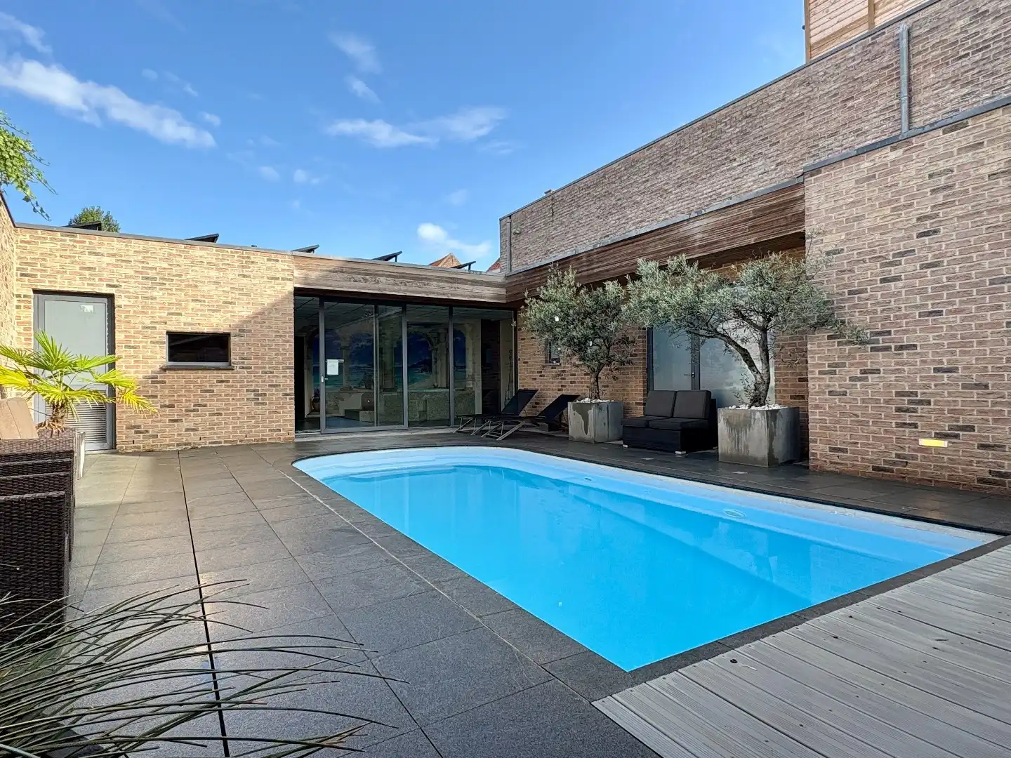 Unieke wellness met uitgebreide faciliteiten en commerciële mogelijkheden te koop in Kuurne! foto 2