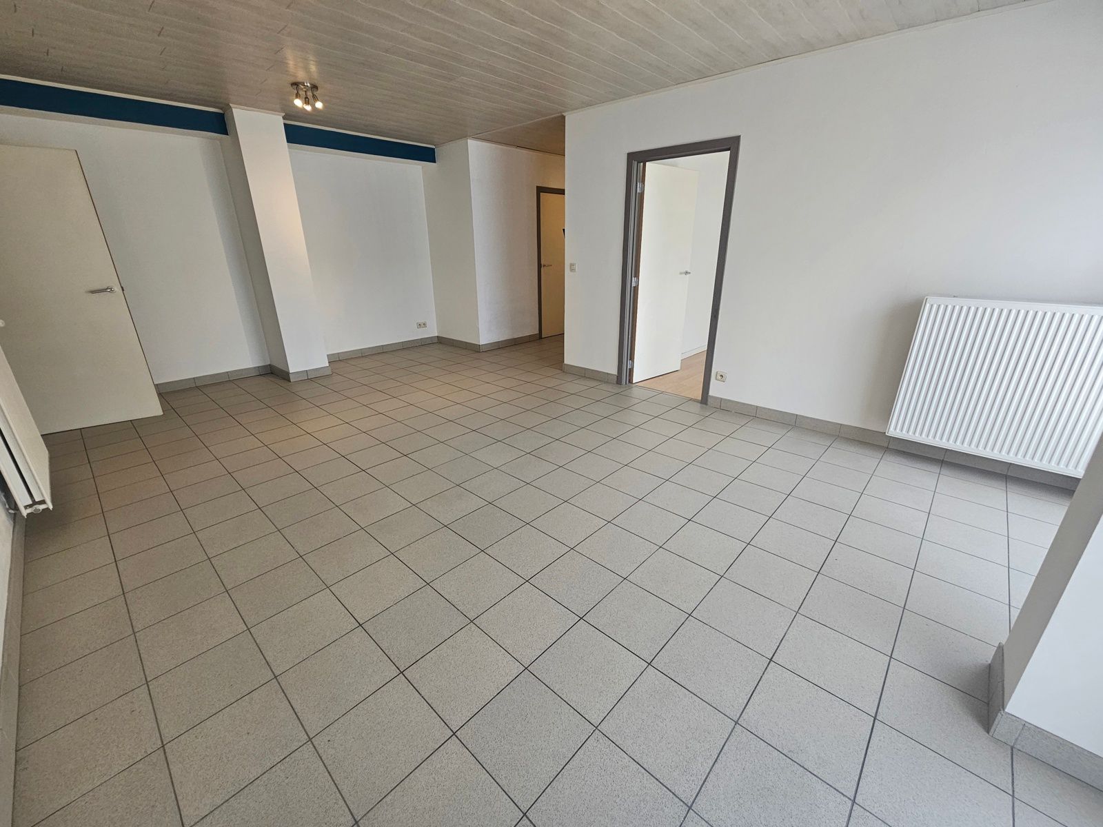 Instapklaar appartement met 2 slaapkamers aan het Plein! foto 5