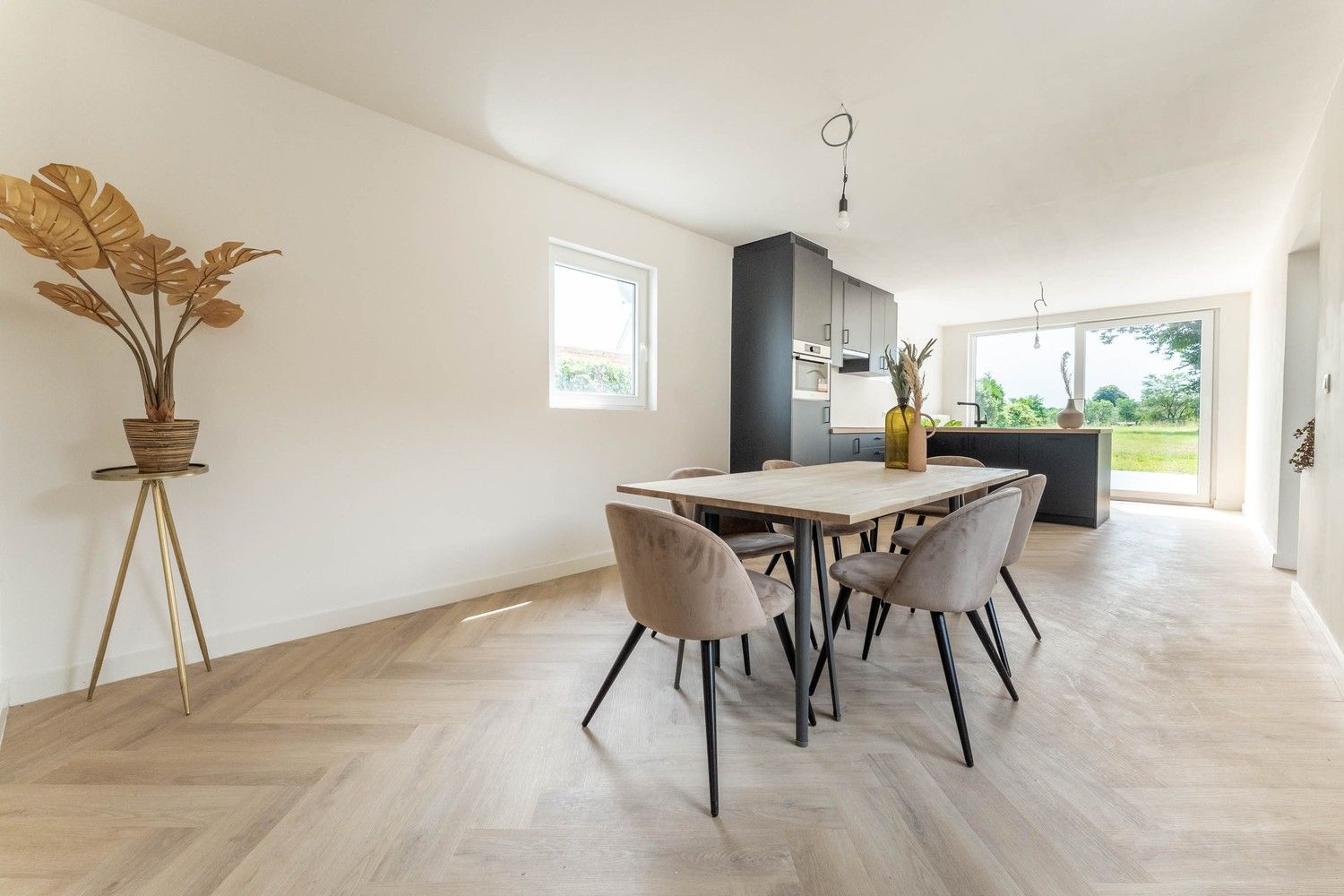 Volledig gerenoveerde woning op een perceel van 1670m² met een open zicht over de weiland nabij de Nederlandse grens foto 23