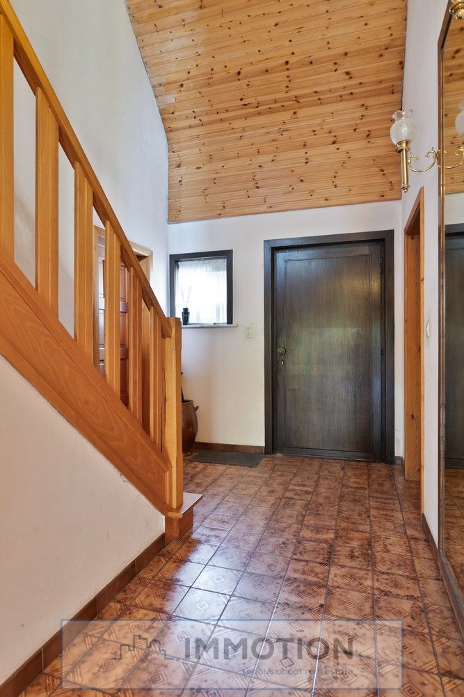 Ruime villa, 5 slaapkamers, op een perceel van 1200 m2 foto 2