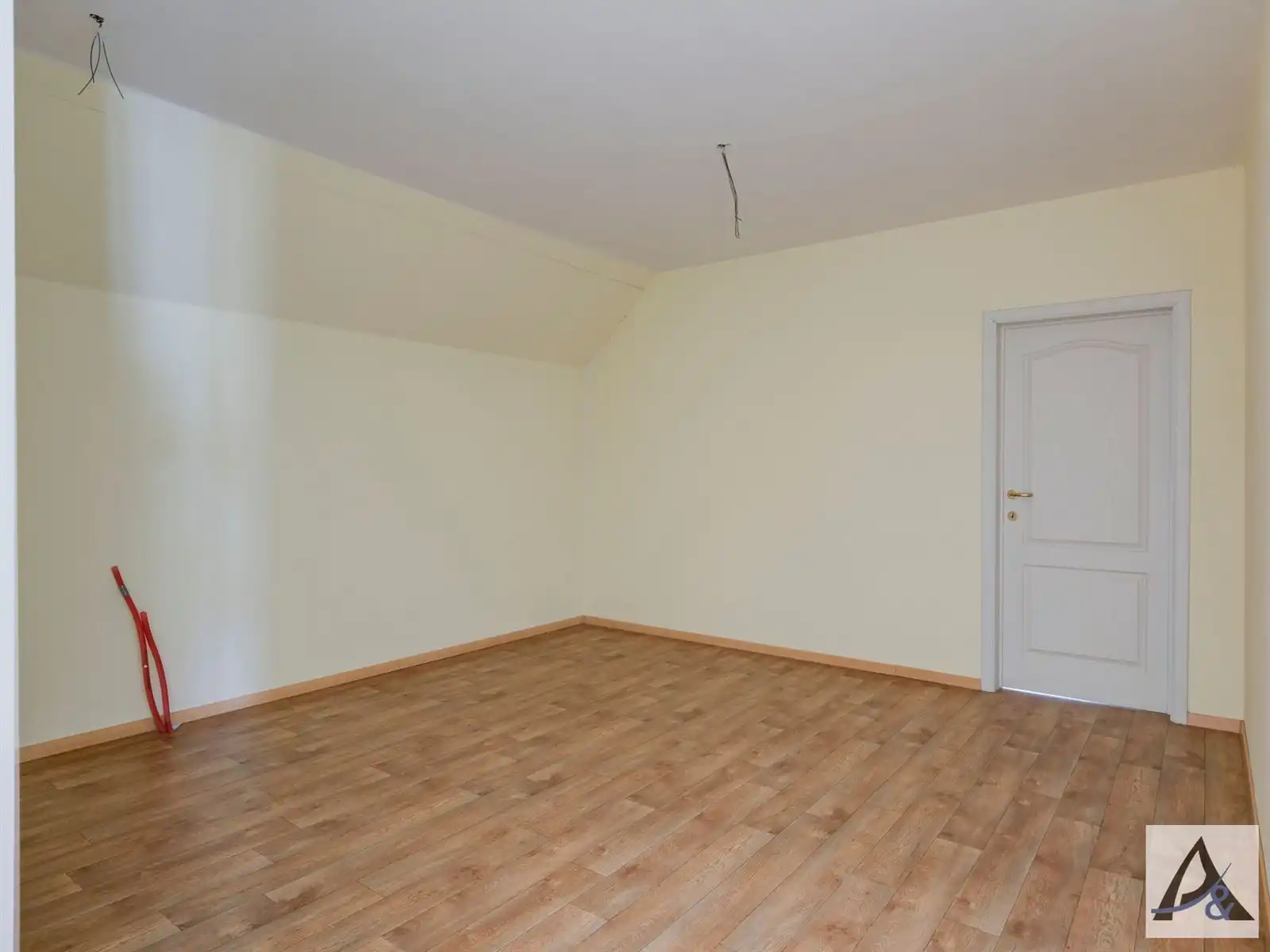 Exclusieve villa met ruime loods in hartje Munsterbilzen foto 52