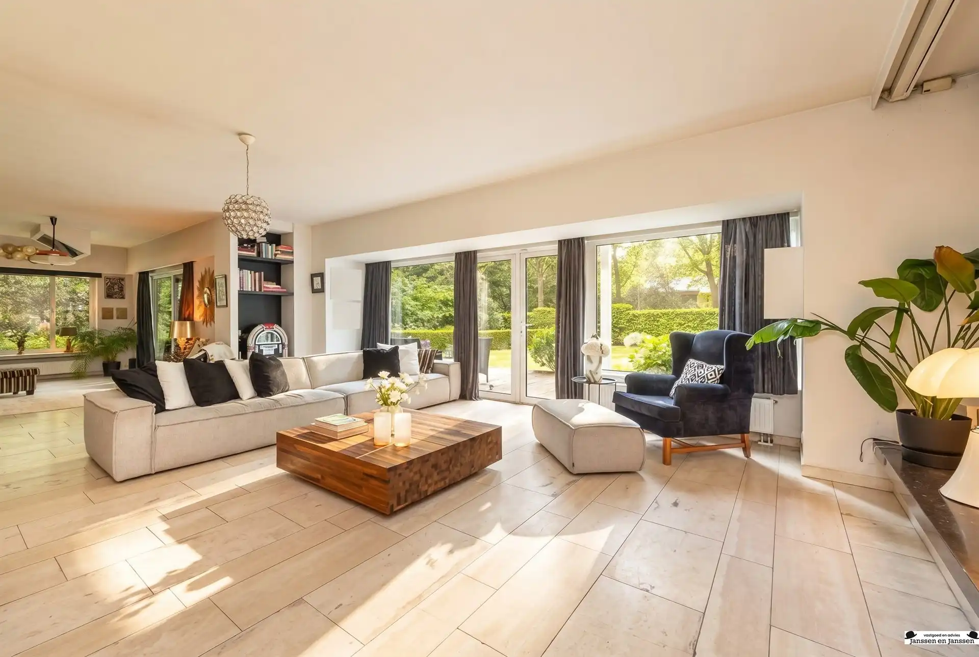 Exclusieve villa op royaal perceel van 3.000 m² grenzend aan uniek natuurdomein foto 7