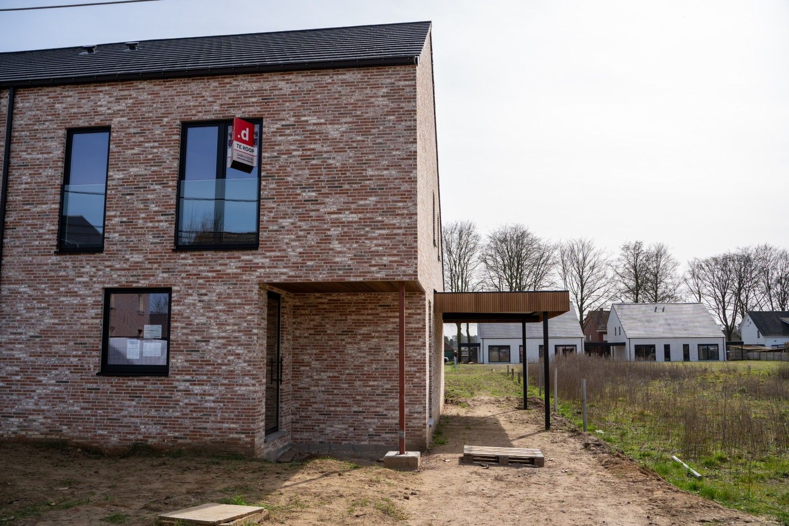Energiezuinige halfopen bebouwing met zuid gerichte tuin foto 2