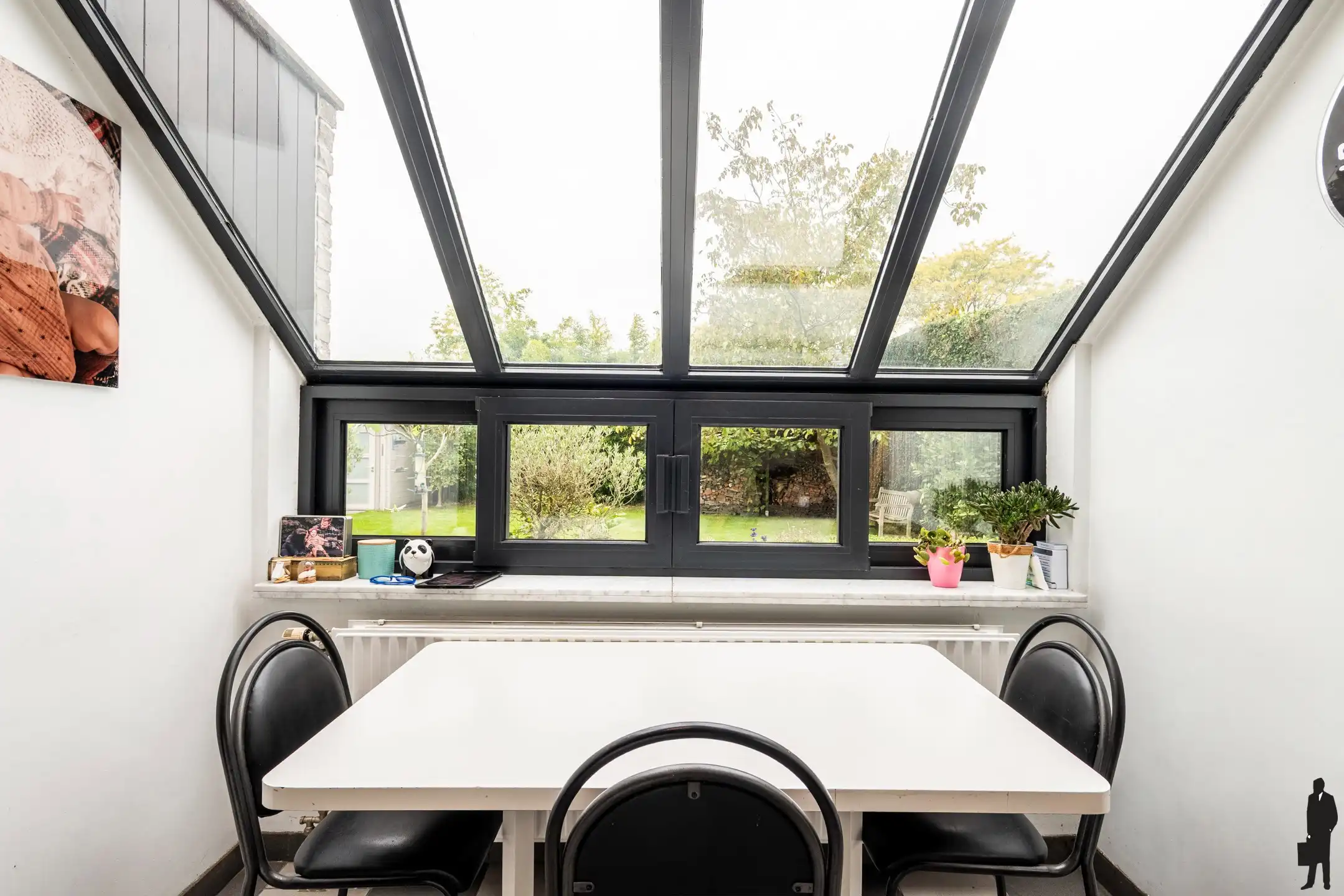 Instapklare gezinswoning met 3slks, tuin en garage op 563 m² foto 16