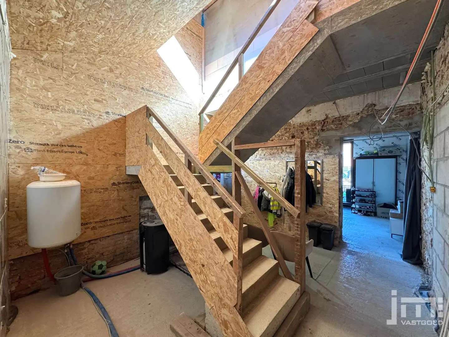 Verrassend ruime gezinswoning op 2.140 m² met 2 garages en tal van mogelijkheden foto 6