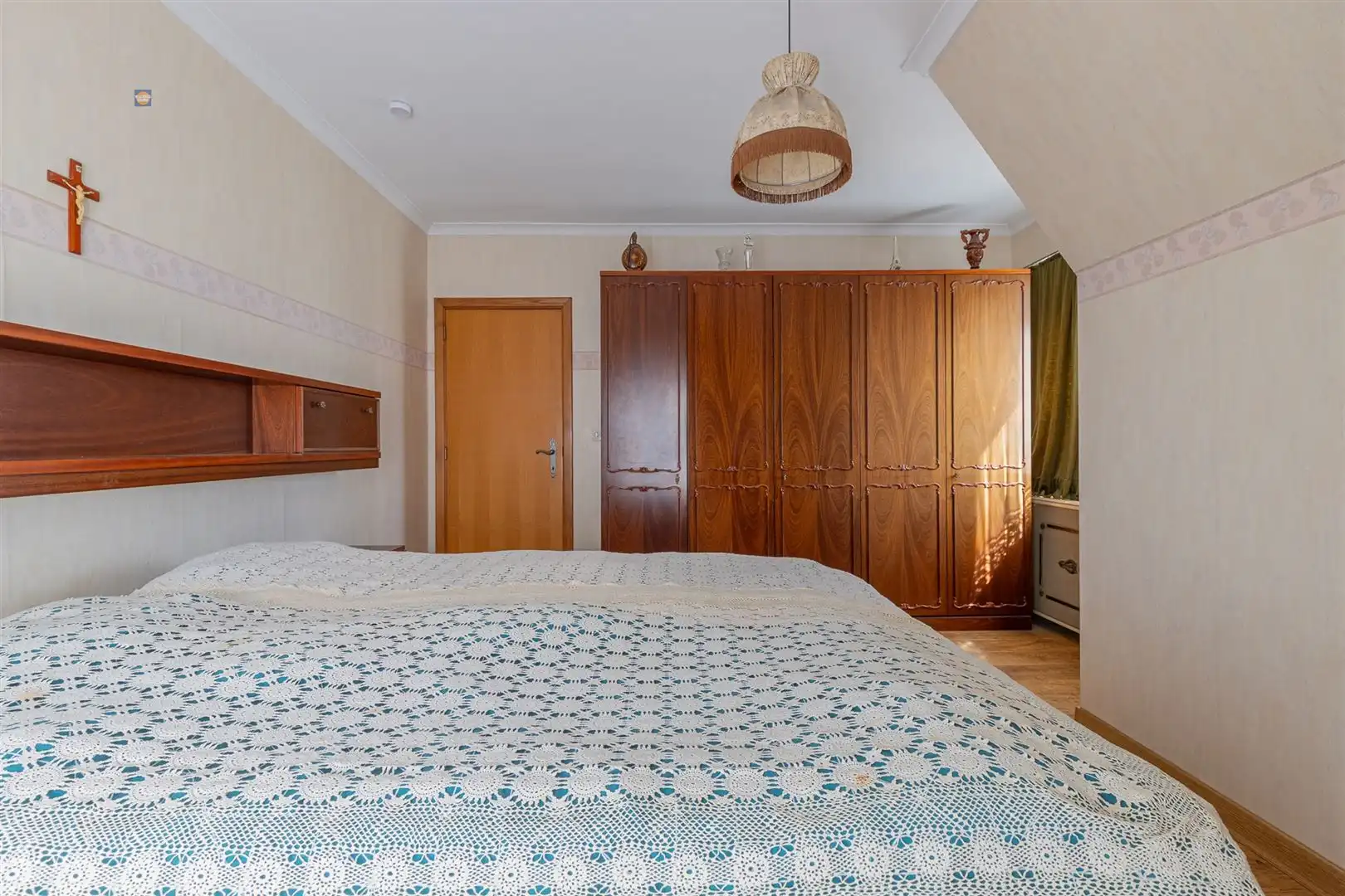 Karaktervolle villa met bijgebouw en ruime parking foto 11