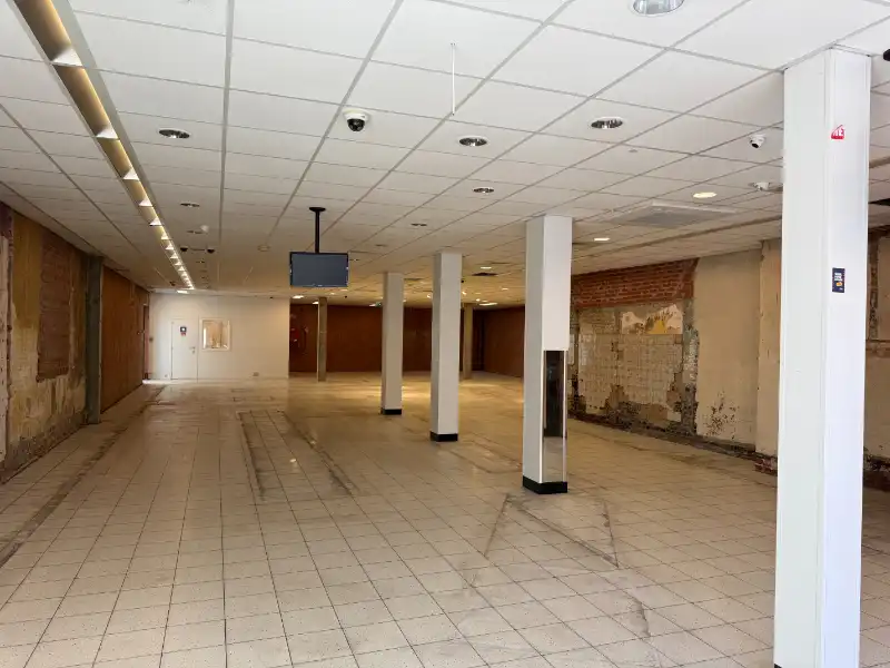 Handelsruimte te huur van 319 m² foto 4