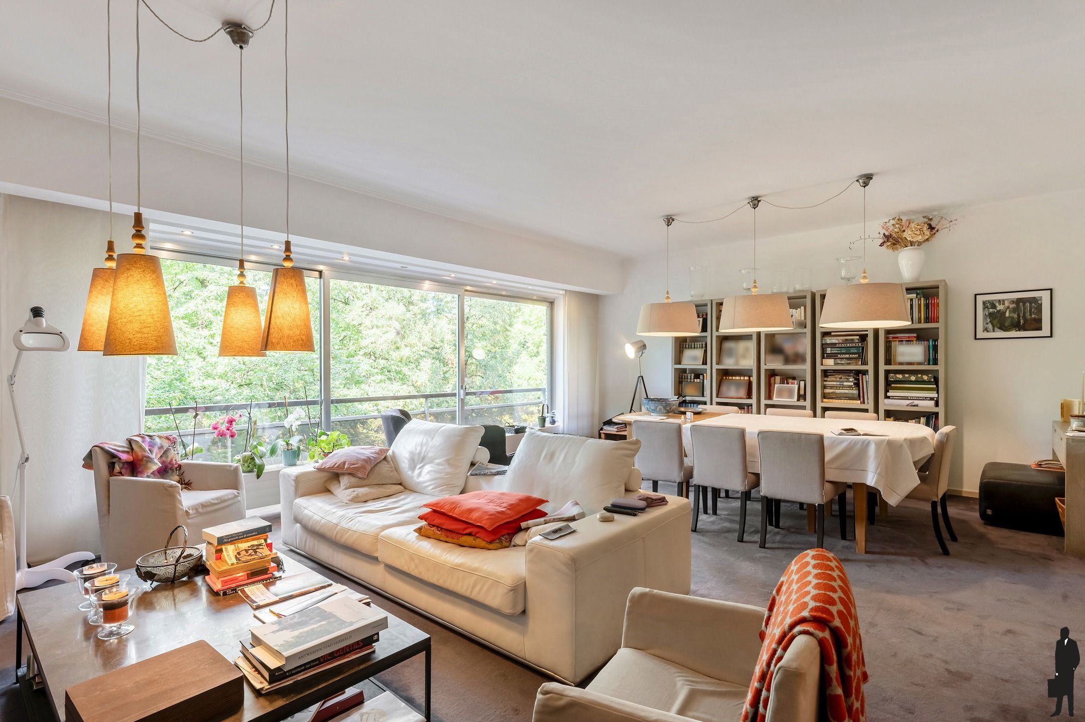 Riant en lichtrijk drieslaapkamerappartement aan het Albertpark - met terras en staanplaatsen foto 3
