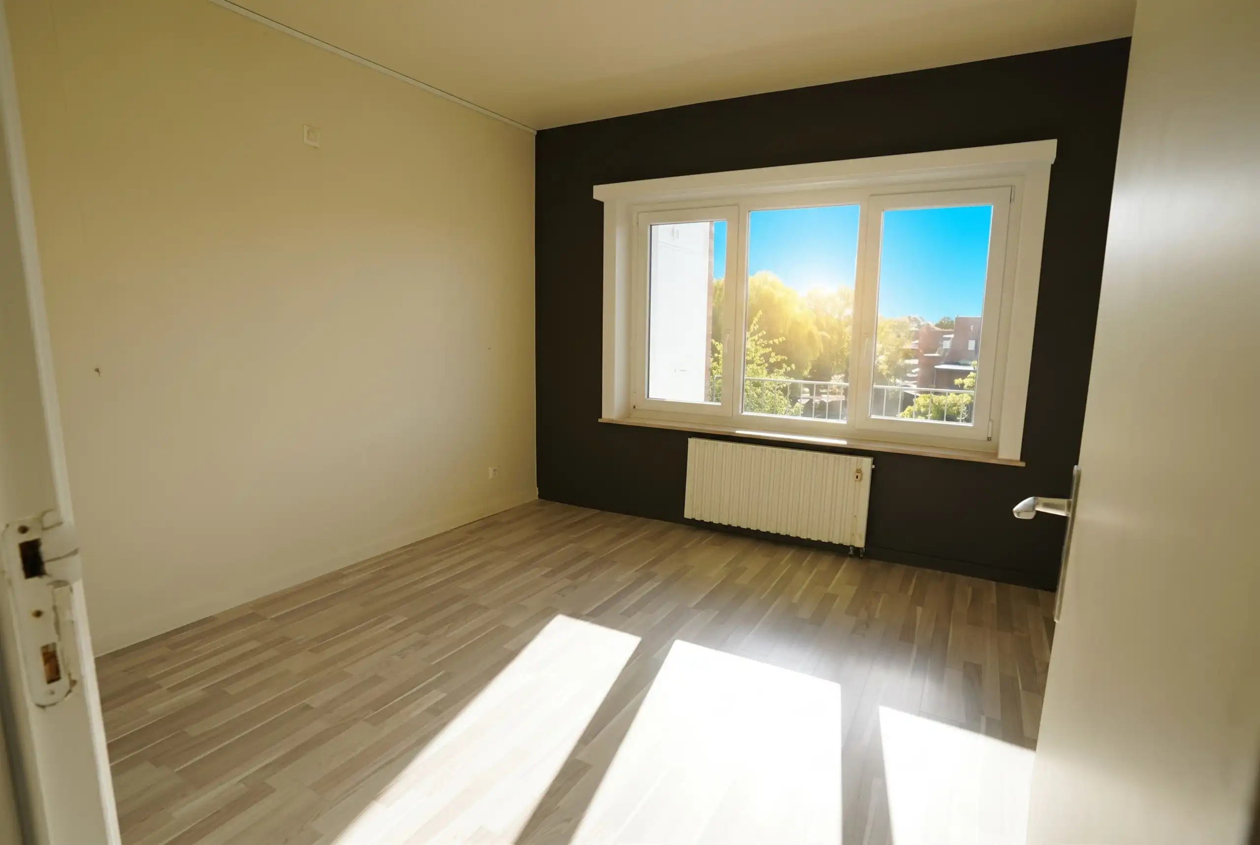 Vernieuwd appartement met garage en terras foto 9
