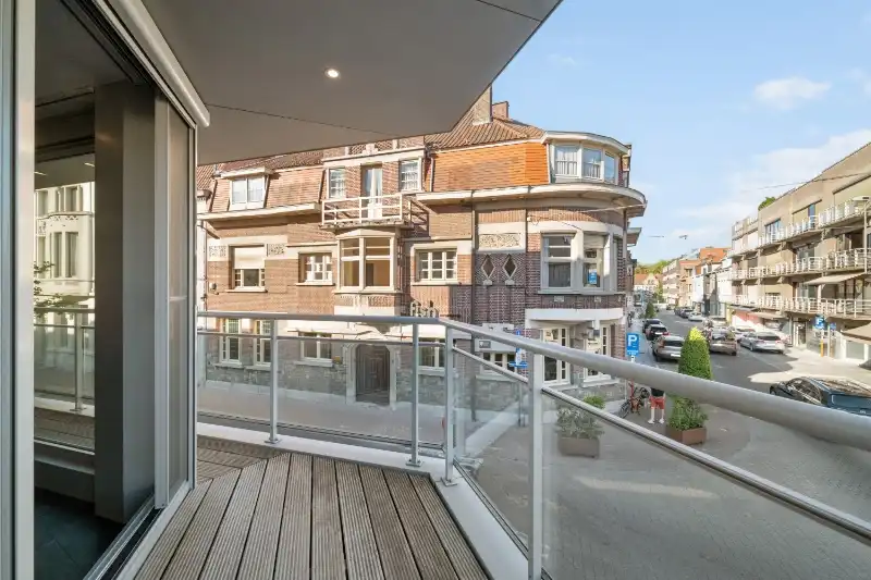 Roeselare-stadskern. Ruim en royaal wonen in het hart van Roeselare - dichtbij de Grote Markt&nbsp; Ruimte, licht, comfort en een absolute topligging. foto 2