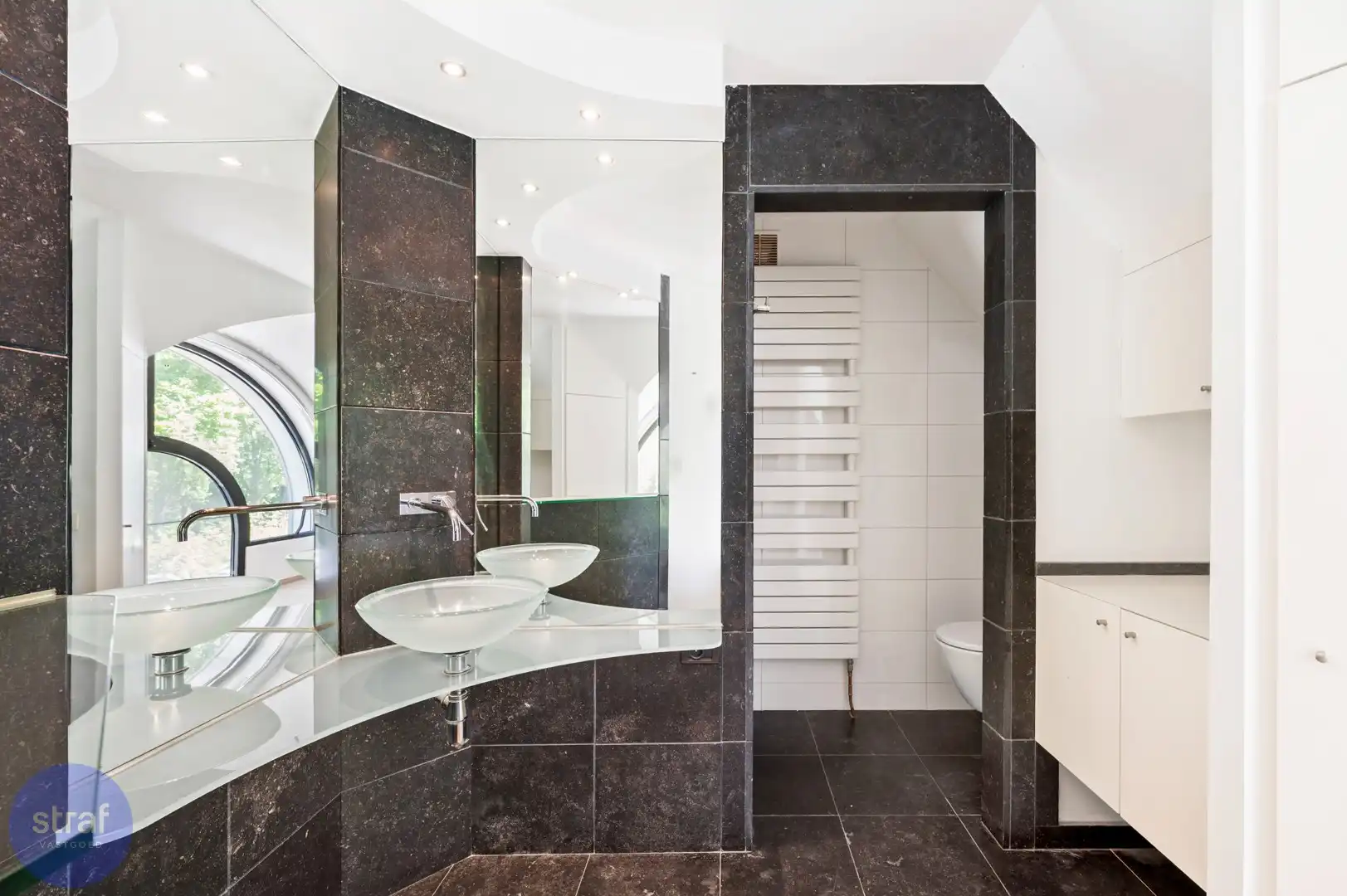 Ruim (en ook groot) huis op Linkeroever&nbsp;met praktijkruimte/ studio foto 17
