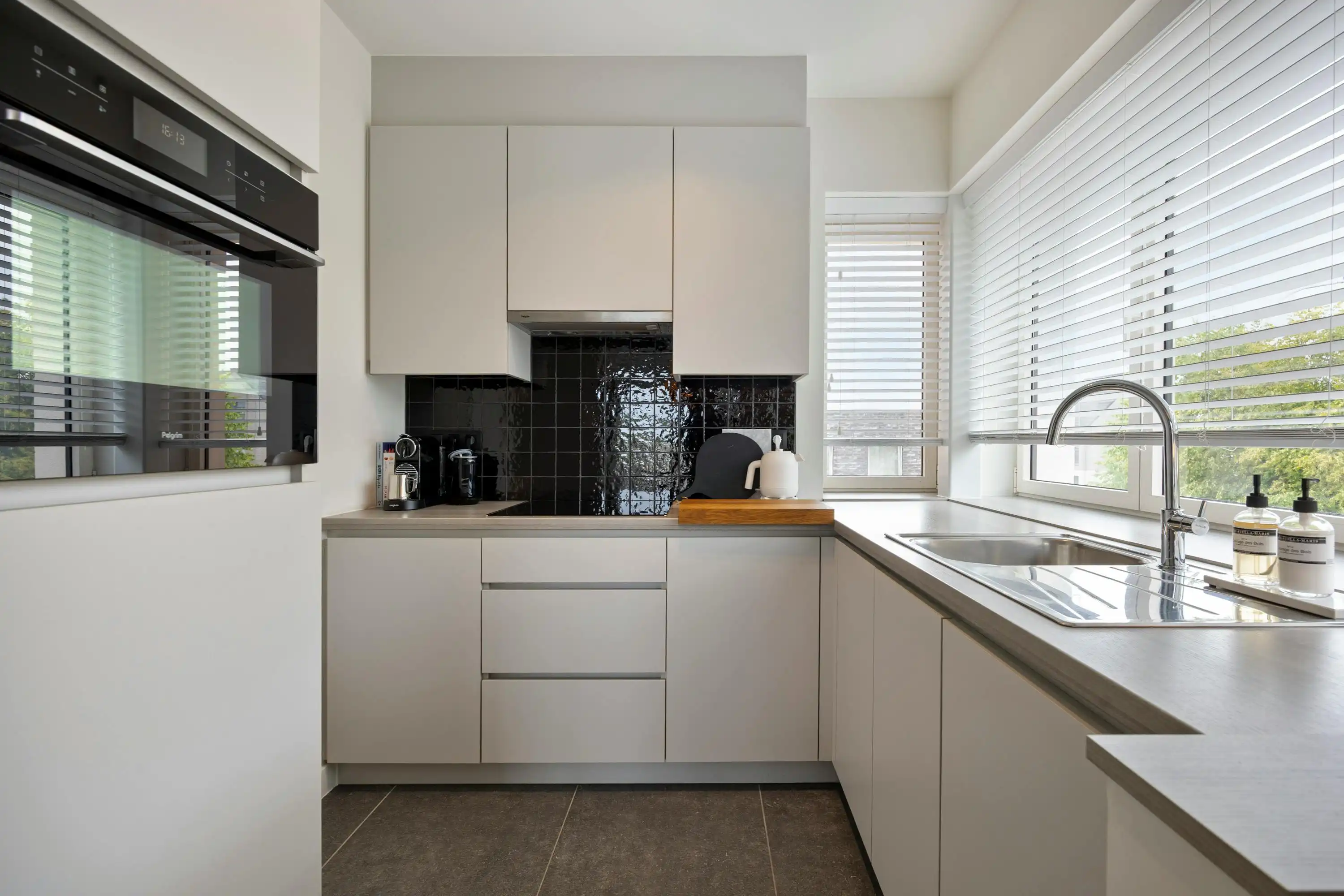 Tof instapklaar appartement met staanplaats te koop in Meer! foto 11