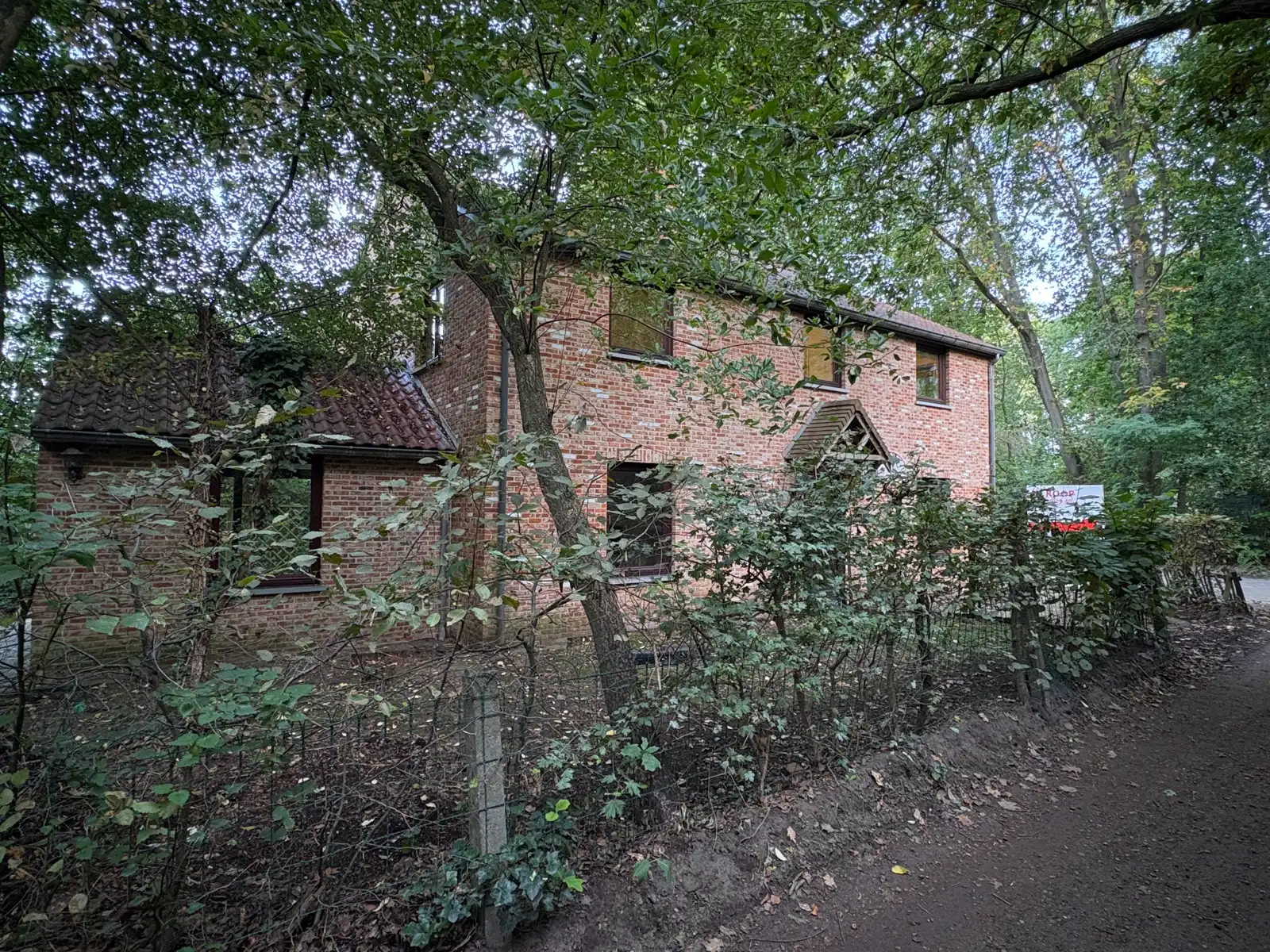 Ruime villa met 6 slaapkamers in groene omgeving foto 4