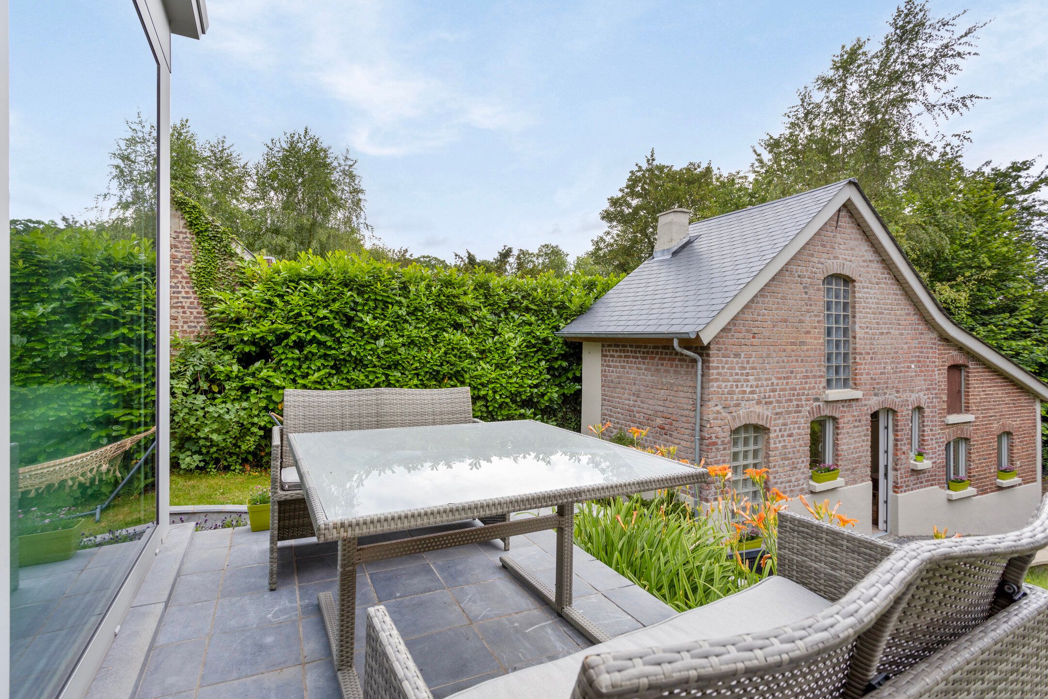 Driegevelwoning met apart concierge-huis en prachtige tuin foto 14