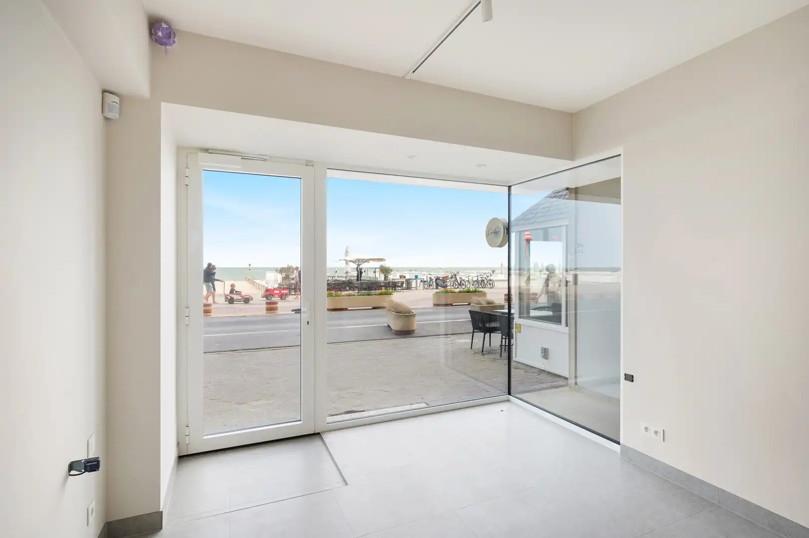 Instapklare handelsruimte op een toplocatie aan de Zeedijk van Knokke. foto 4