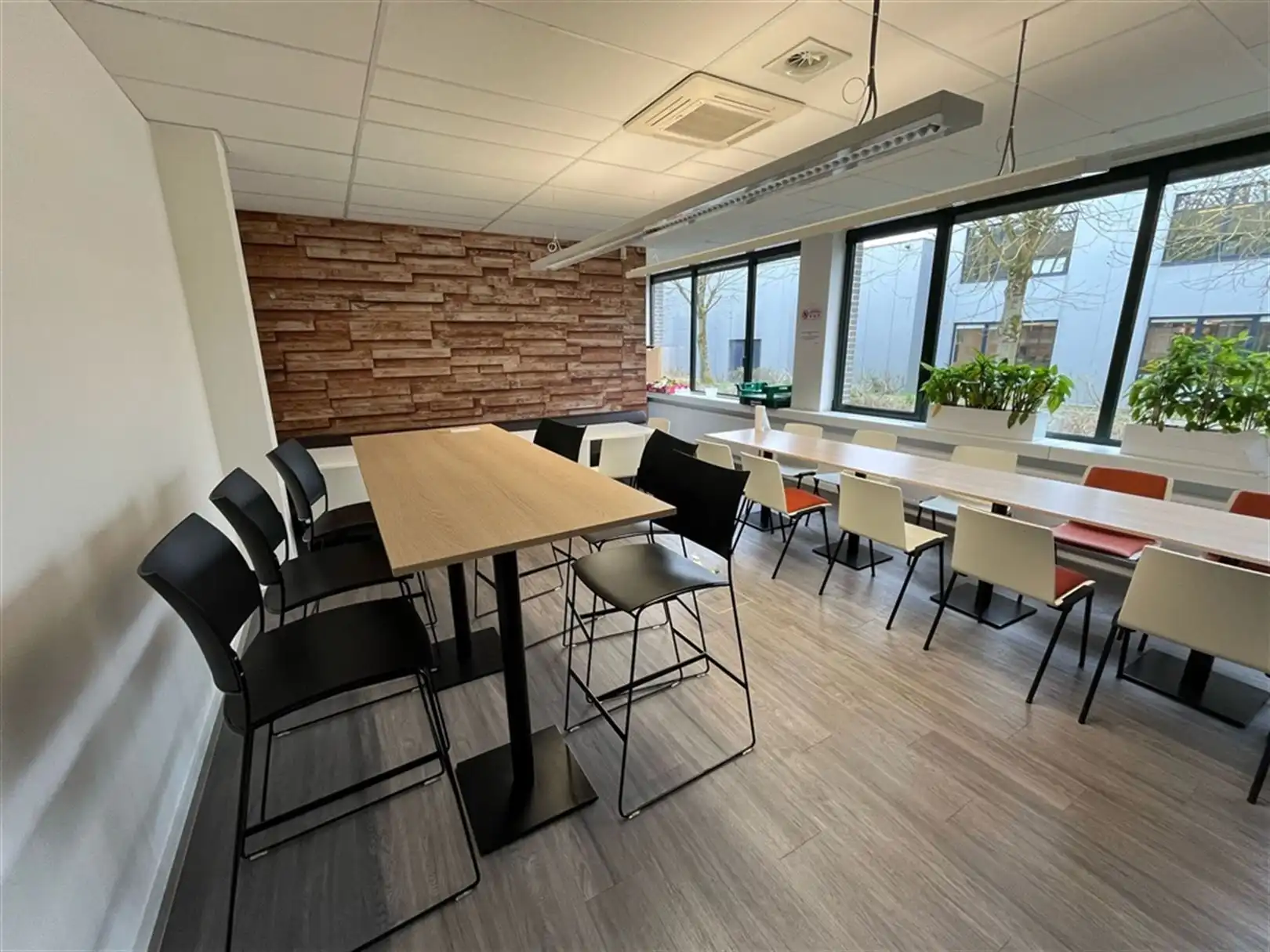 Instapklaar kantoor gelegen in Kontich foto 19