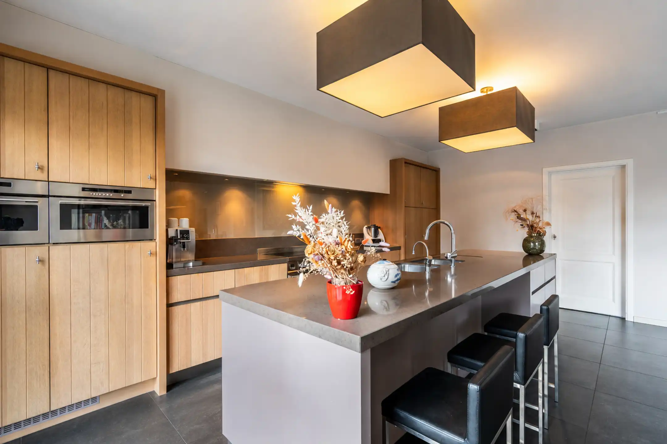 Verrassend ruime woning op toplocatie met binnenzwembad foto 10