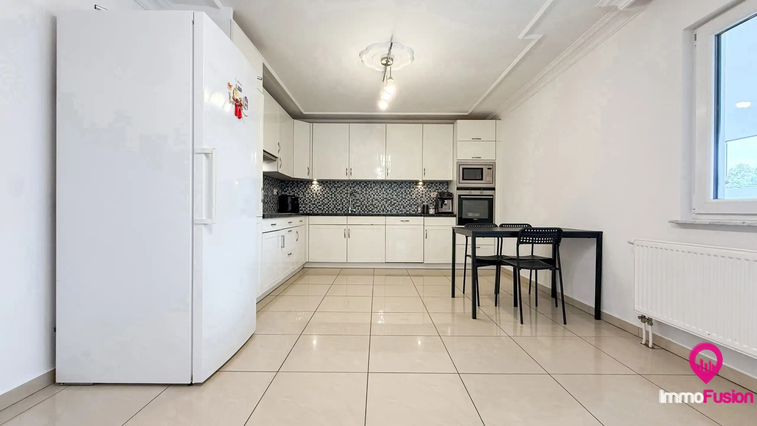 Halfopen woning met tuin en dubbele garage in H-Z! foto 8