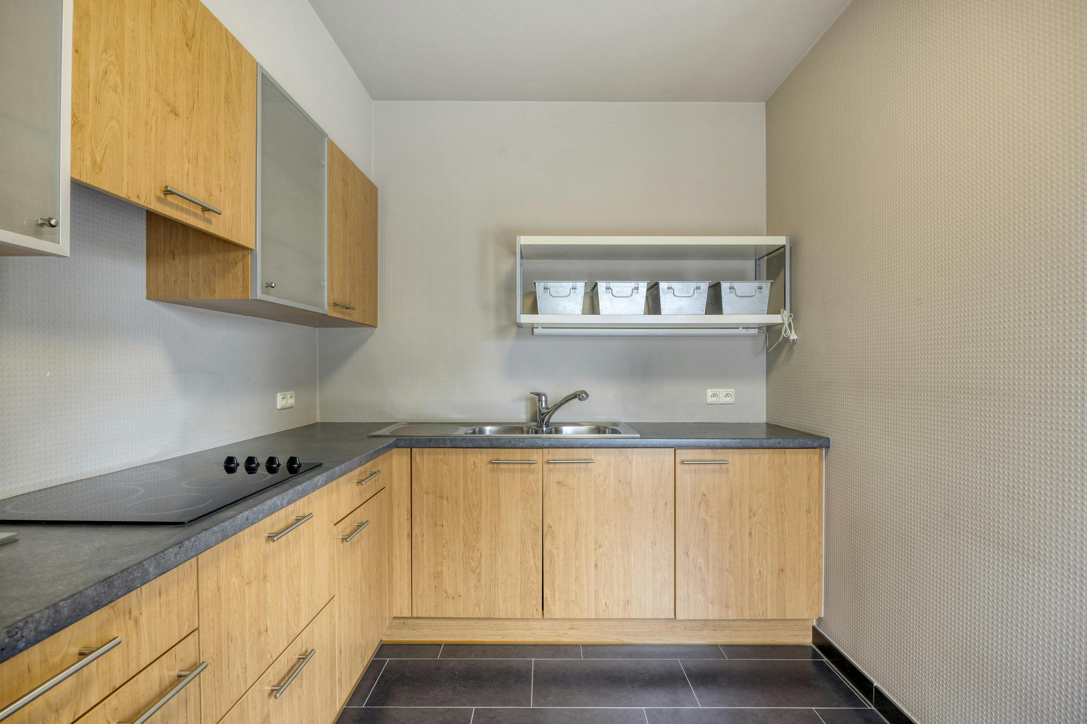 Instapklaar appartement met staanplaats en groot terras nabij centrum Diepenbeek foto 5