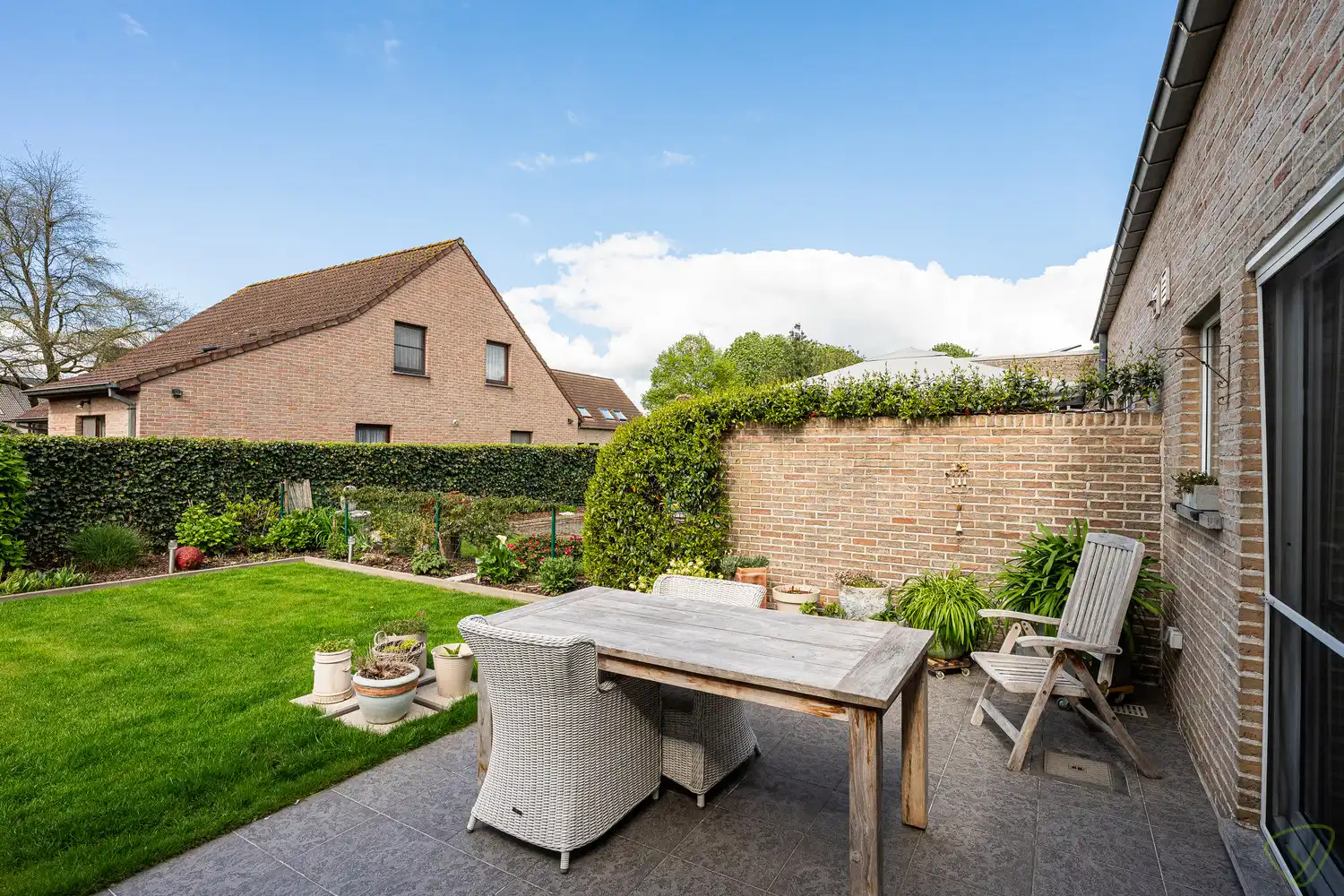 Lichtrijke instpaklare woning te Wondelgem in een residentiële omgeving. foto 11