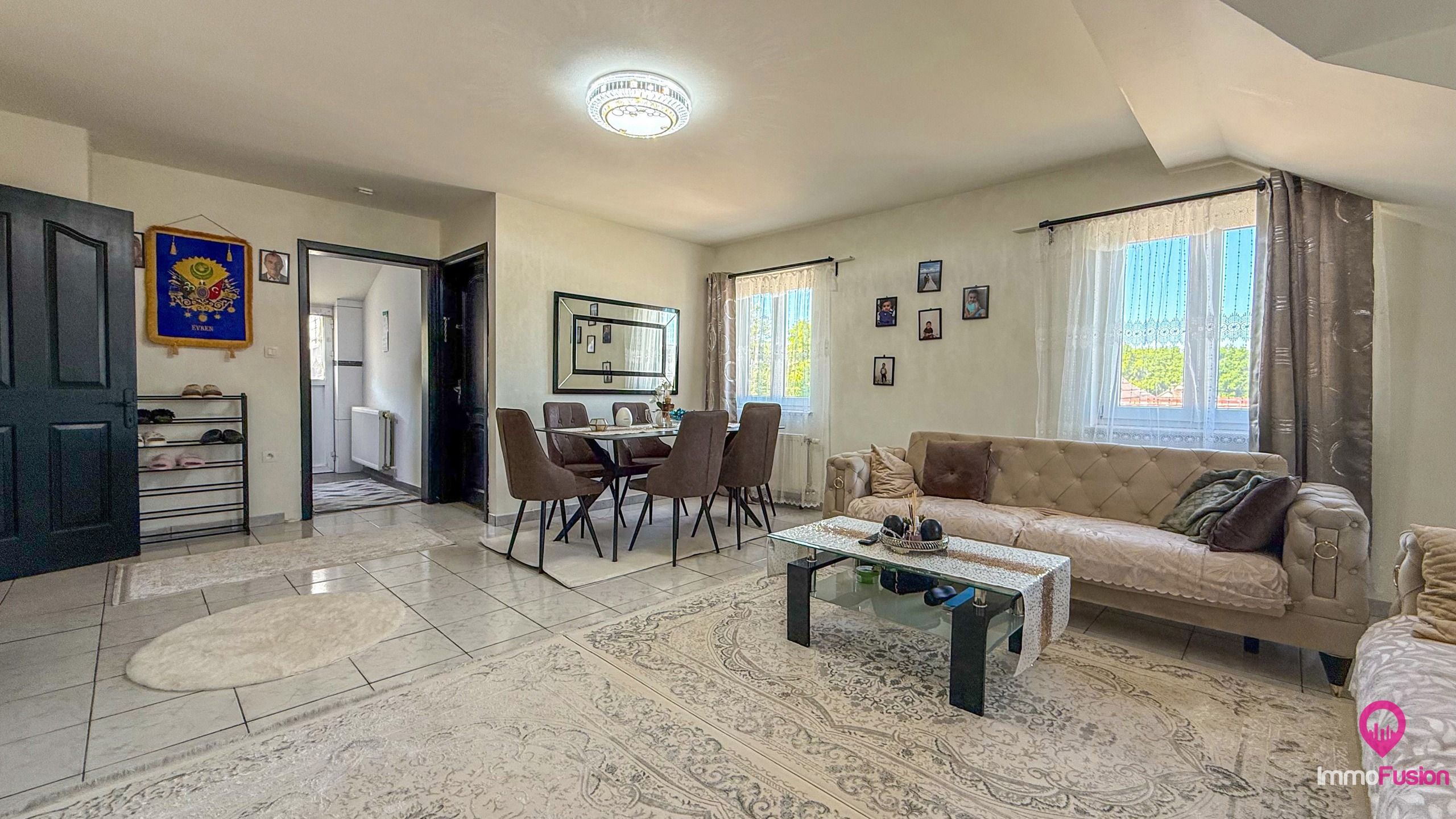 Instapklaar appartement met 2 slaapkamers, balkon en parking! foto 6