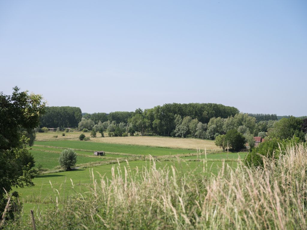 Architecturale casco-nieuwbouw bestaande uit een uitzonderlijke stapelwoning met onderliggende garage en adembenemende zichten over de Scheldevallei. foto 4