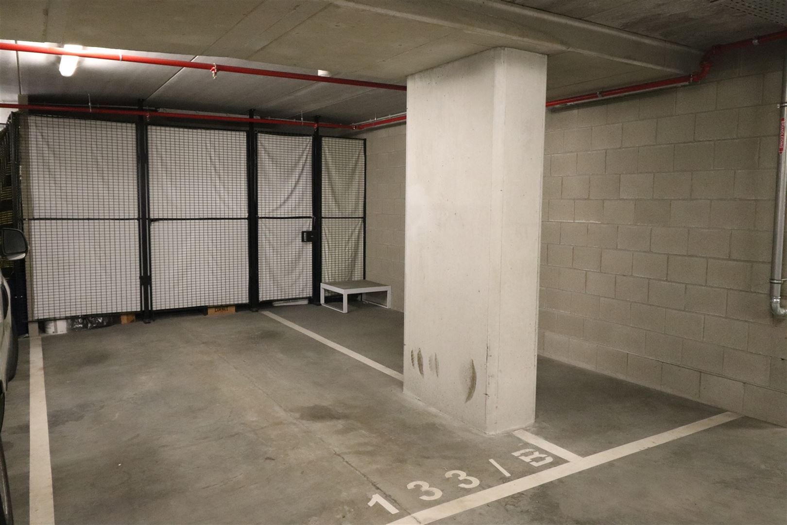 Parking met extra ruimte en berging  foto 2