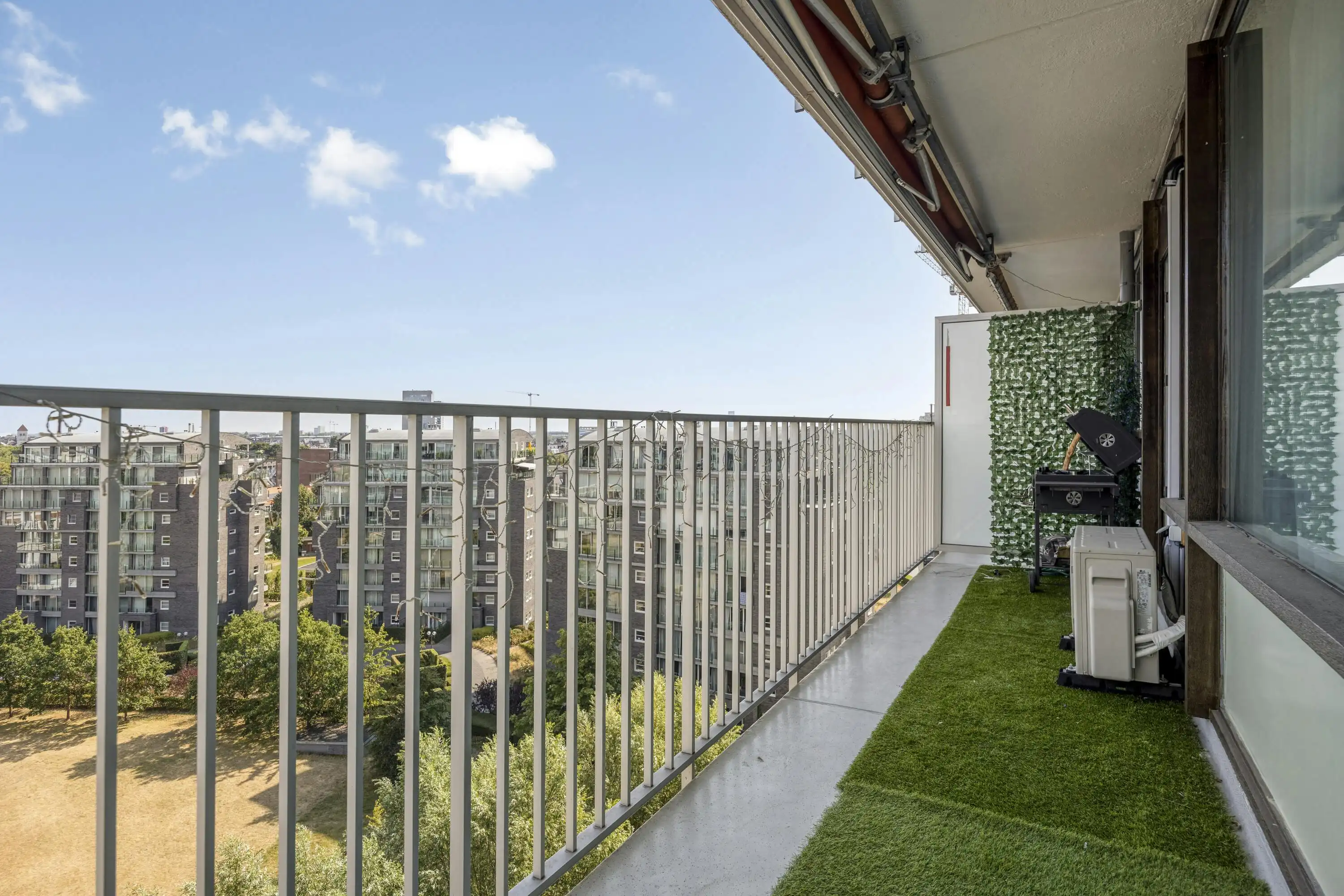 Mooi en lichtrijk appartement hoog boven Gent foto 3
