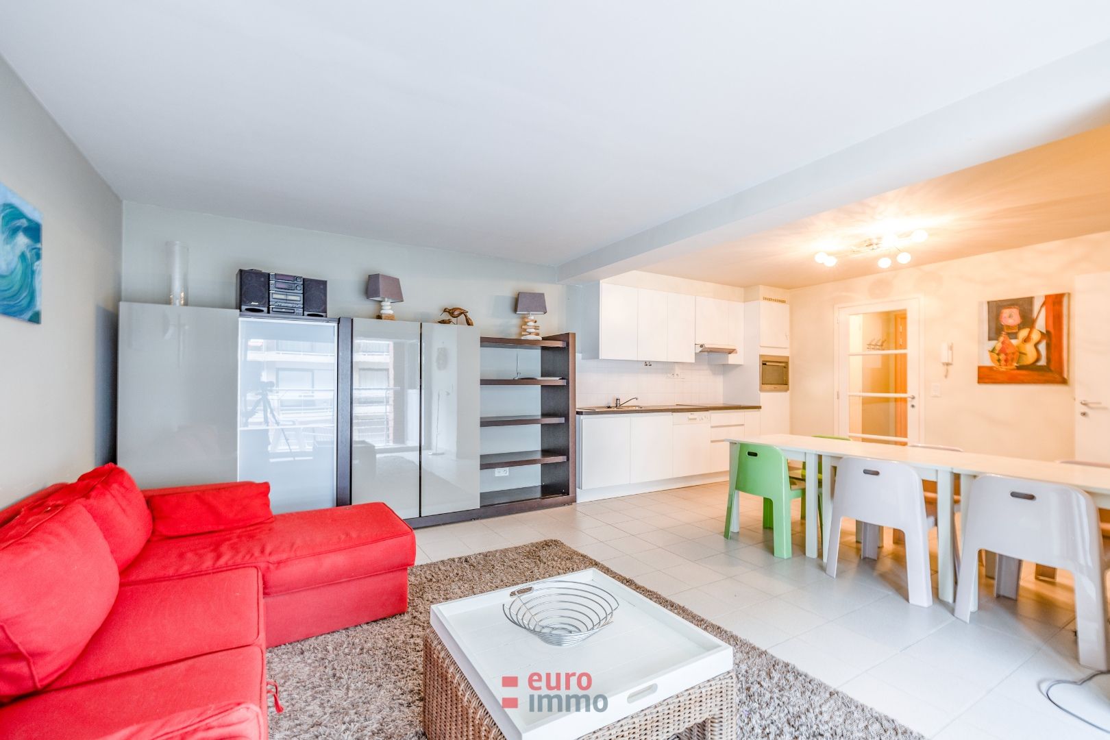 Centraal in de winkel/wandelstraat gelegen appartement met 2 slaapkamers. foto {{pictureIndex}}