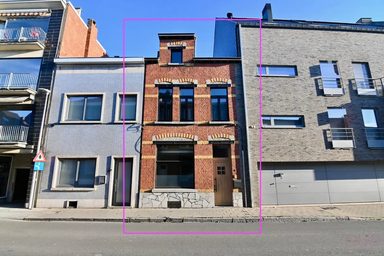 Hoofdfoto van de publicatie: Instapklare woning in hartje Sint-Truiden met gezellige stadstuin en garage