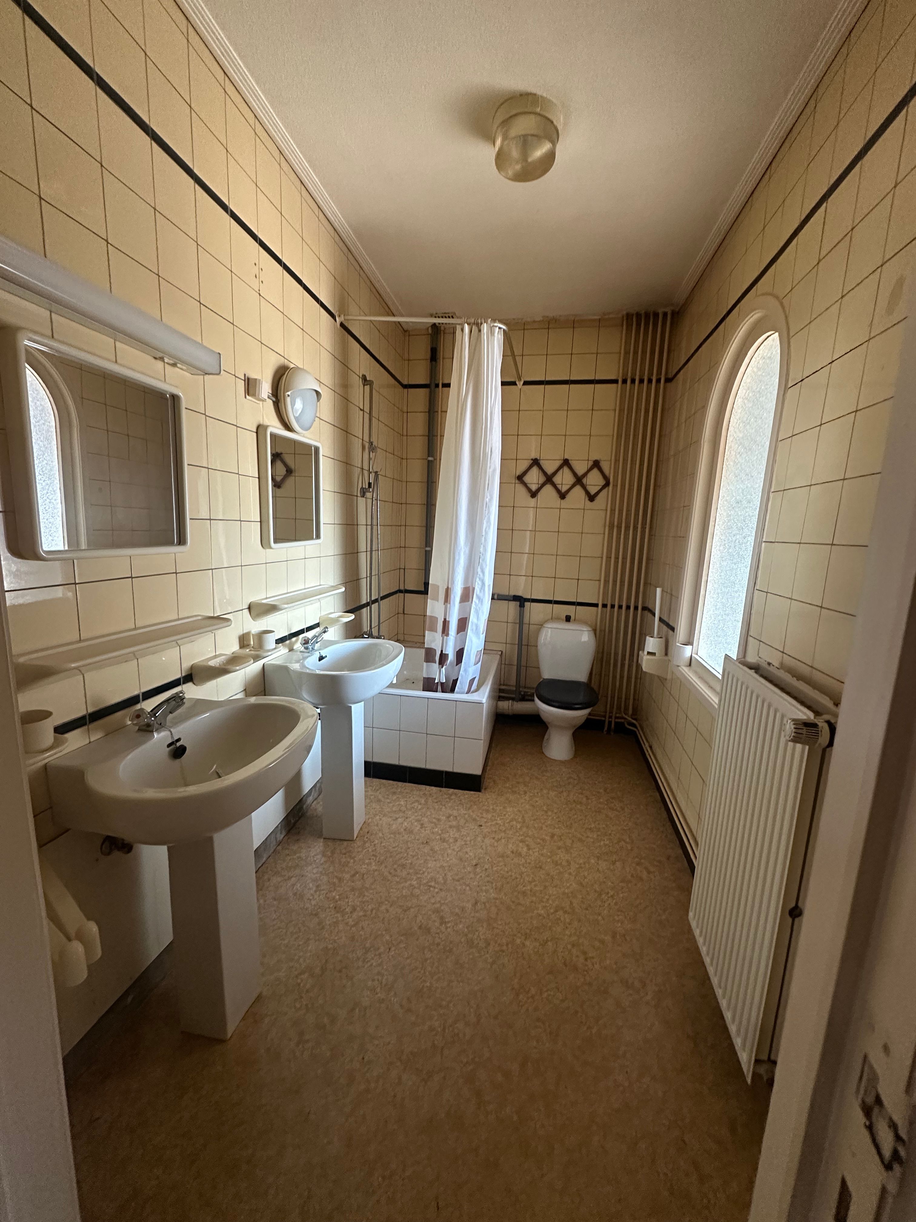 Ruime woning met verbouwingsmogelijkheden foto 6